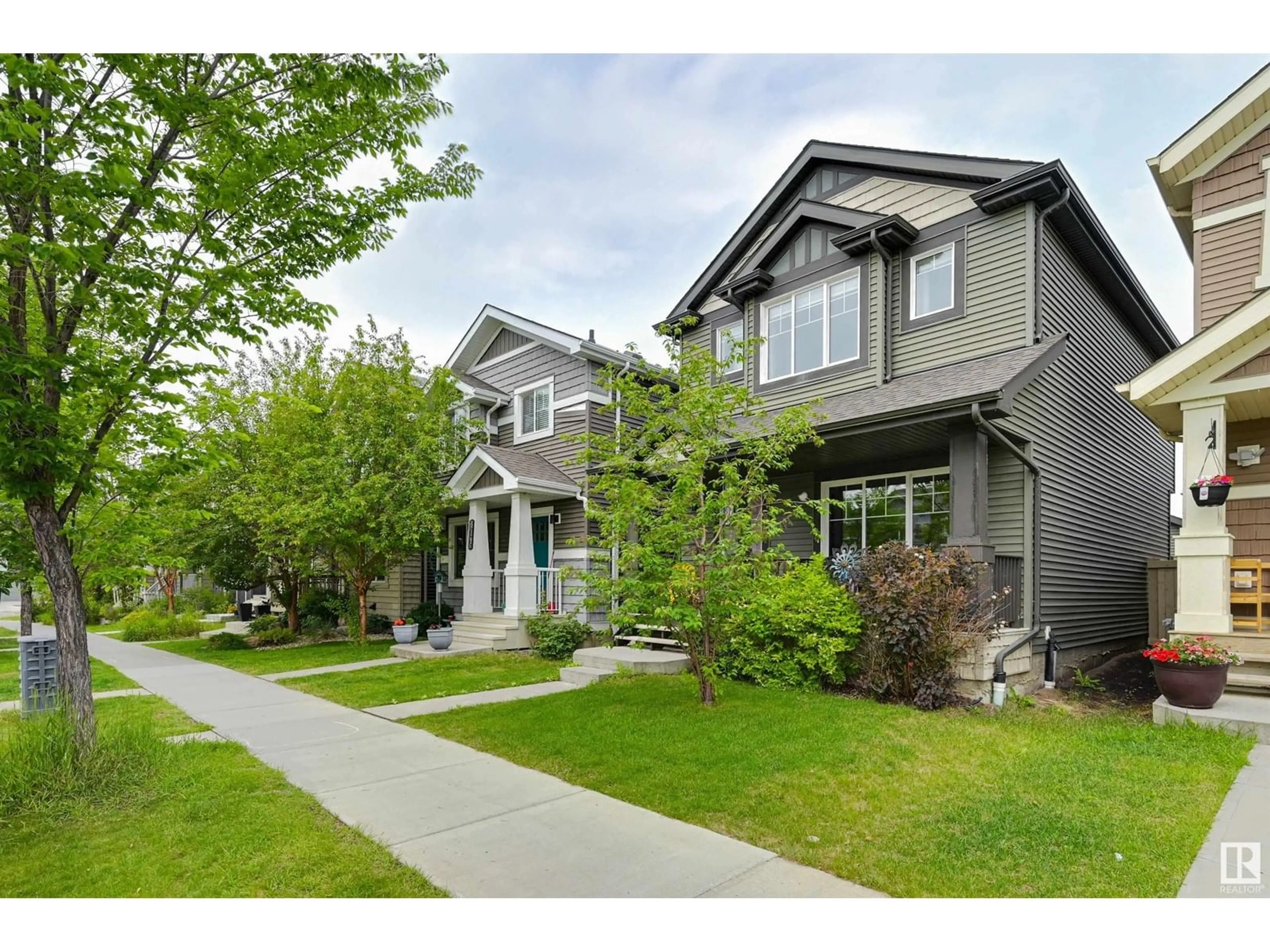 Home with vinyl exterior material, street for 517 ORCHARDS BV, Edmonton Alberta T6X2B7