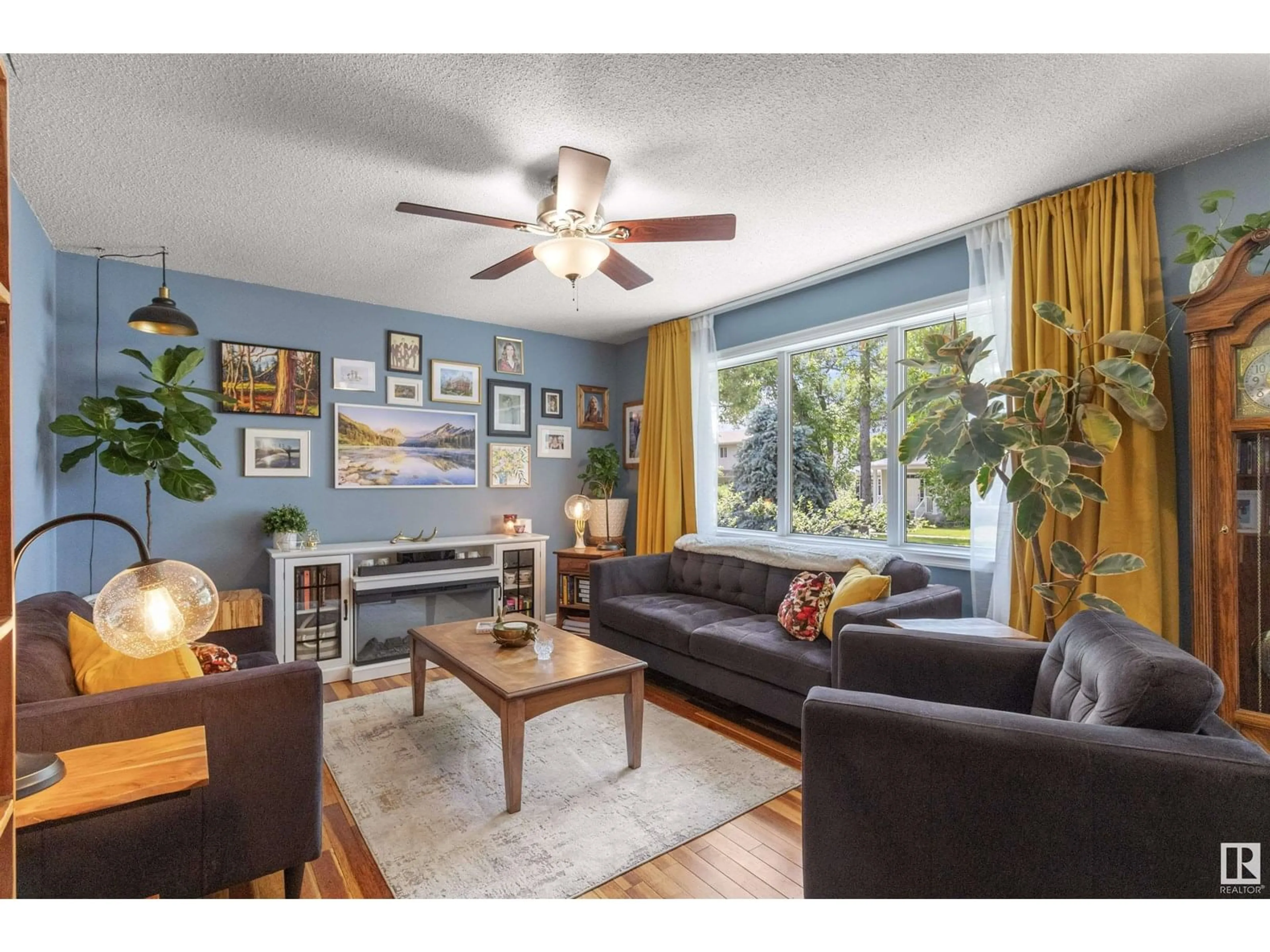 Living room with furniture, wood/laminate floor for 9919 109 ST, Fort Saskatchewan Alberta T8L2K3