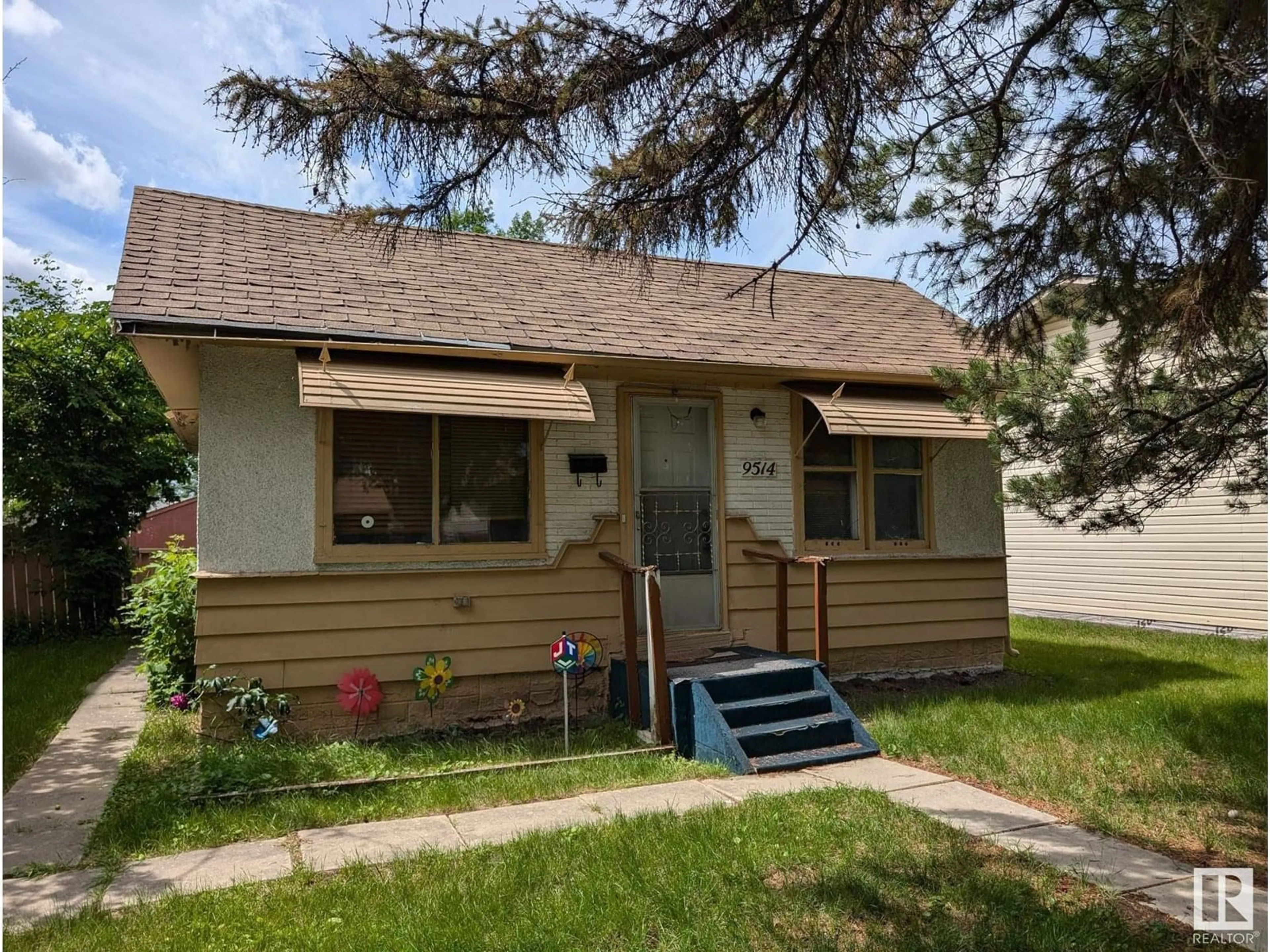 Home with vinyl exterior material, street for 9514 154 ST, Edmonton Alberta T5P2E9