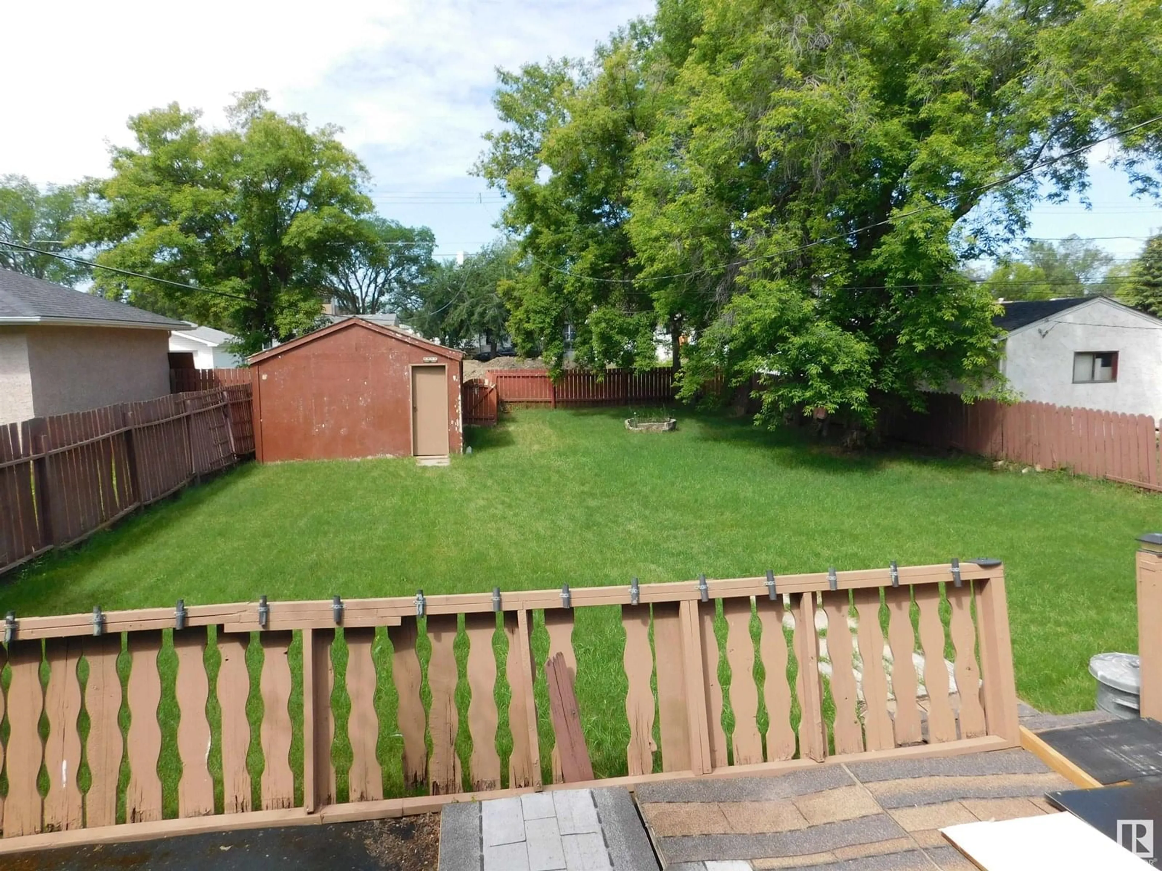 A pic from outside/outdoor area/front of a property/back of a property/a pic from drone, unknown for 9514 154 ST, Edmonton Alberta T5P2E9