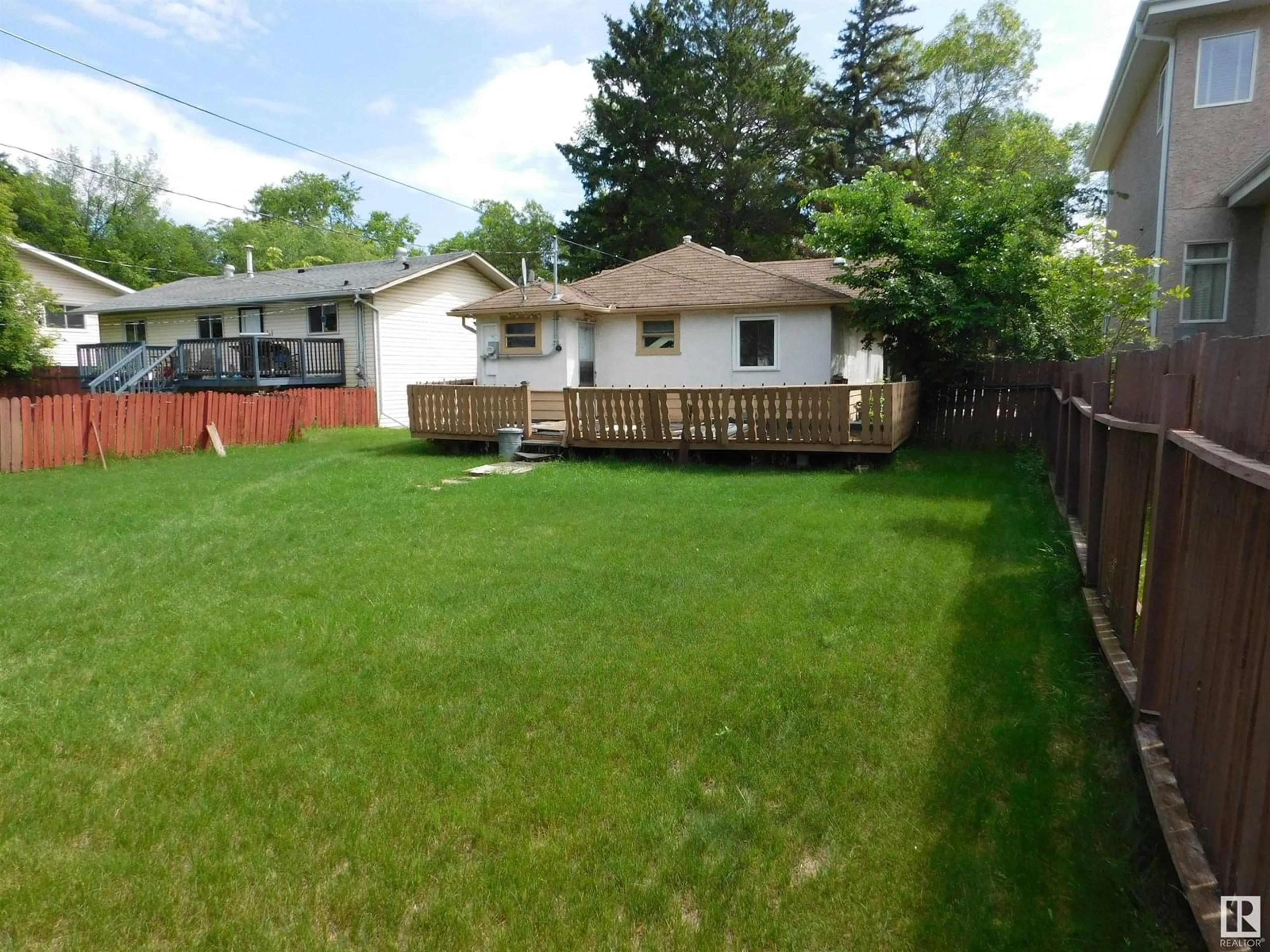 A pic from outside/outdoor area/front of a property/back of a property/a pic from drone, street for 9514 154 ST, Edmonton Alberta T5P2E9