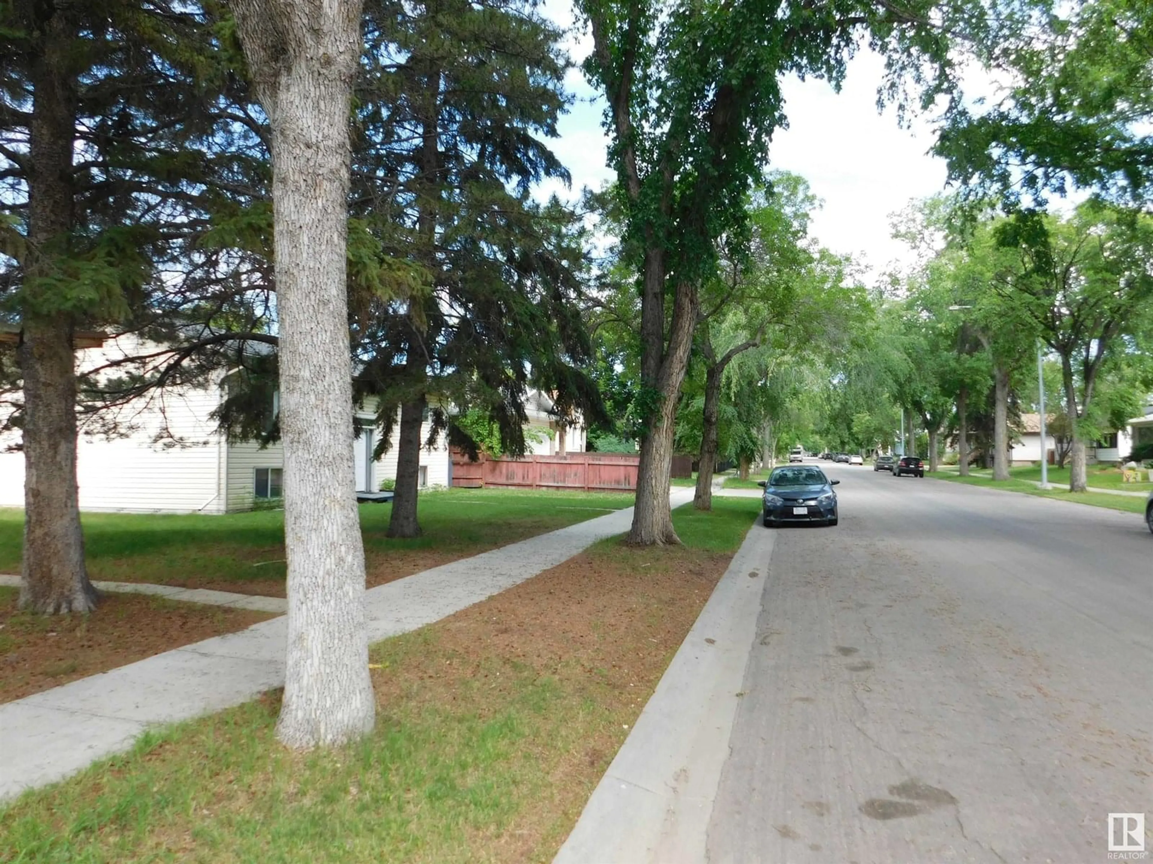 Blurry image for 9514 154 ST, Edmonton Alberta T5P2E9