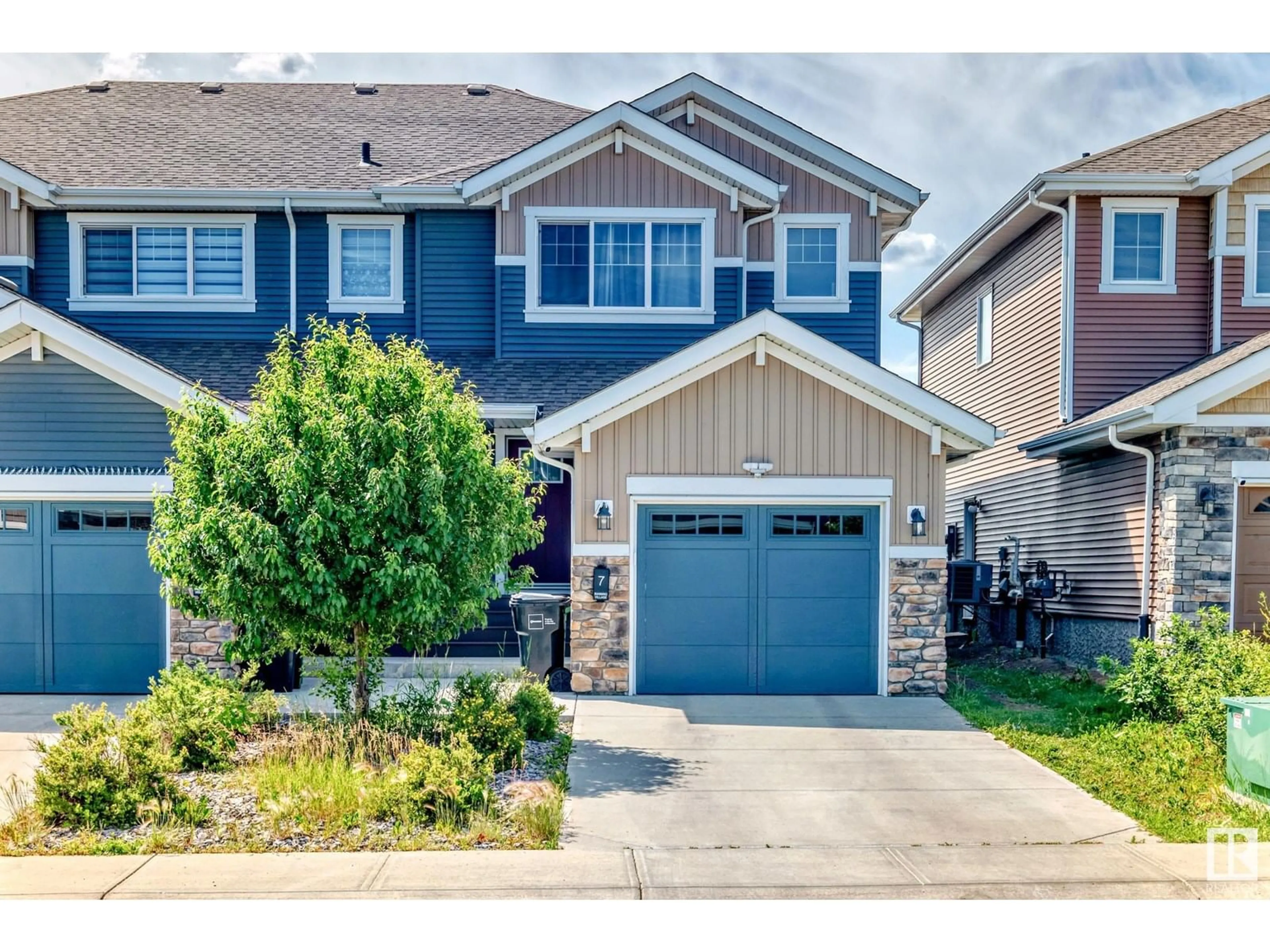 Home with vinyl exterior material, street for 7 EBBERS CL, Edmonton Alberta A9A9A9