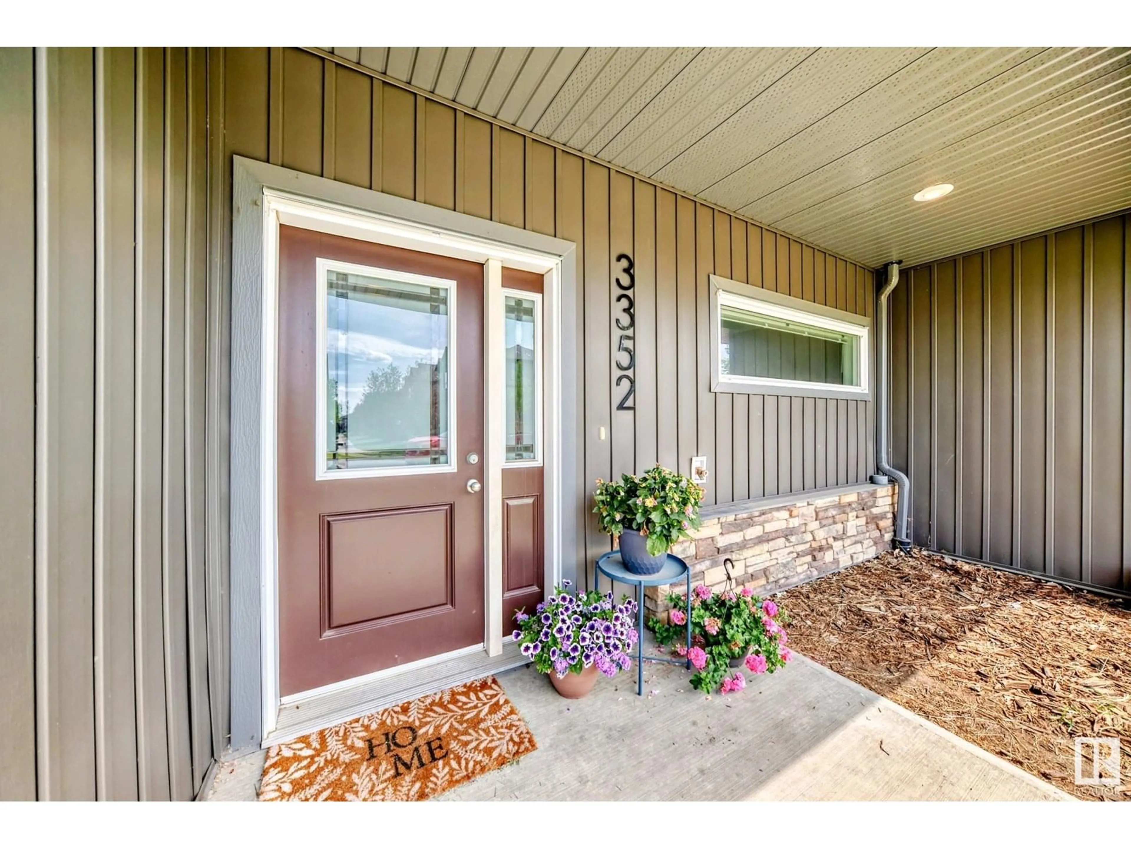Indoor entryway for 3352 15A AV, Edmonton Alberta T6T0Y1