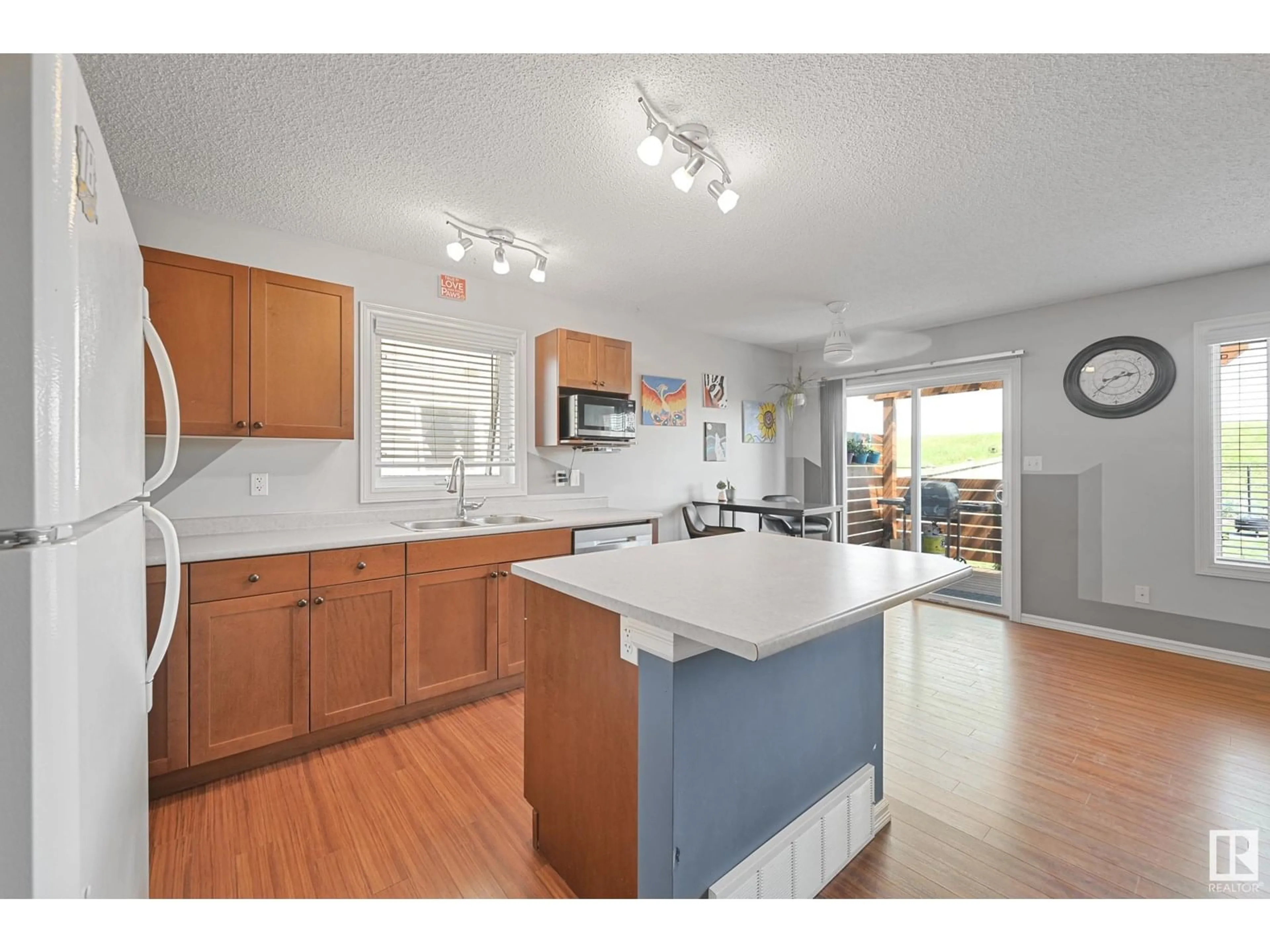 Open concept kitchen, wood/laminate floor for 22 WELLINGTON PL, Fort Saskatchewan Alberta T8L0G2