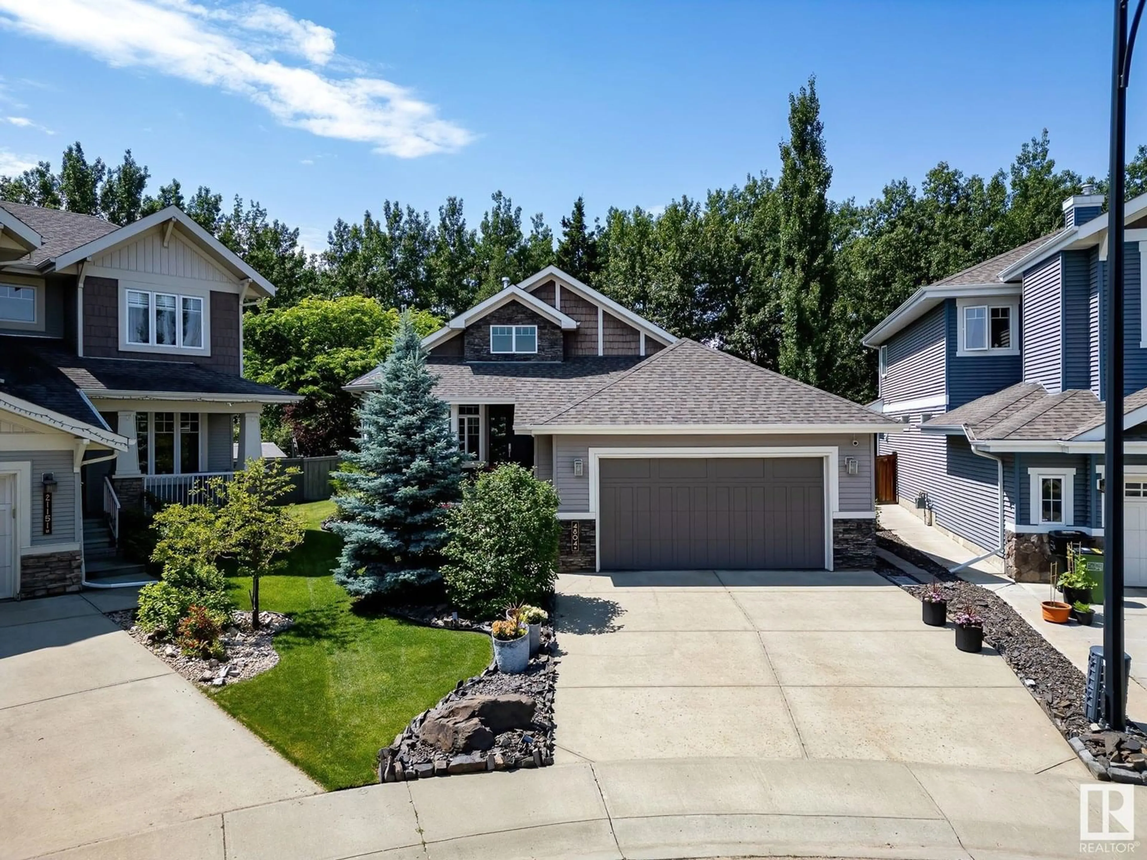 A pic from outside/outdoor area/front of a property/back of a property/a pic from drone, street for 4804 212 ST NW, Edmonton Alberta T6M0G2