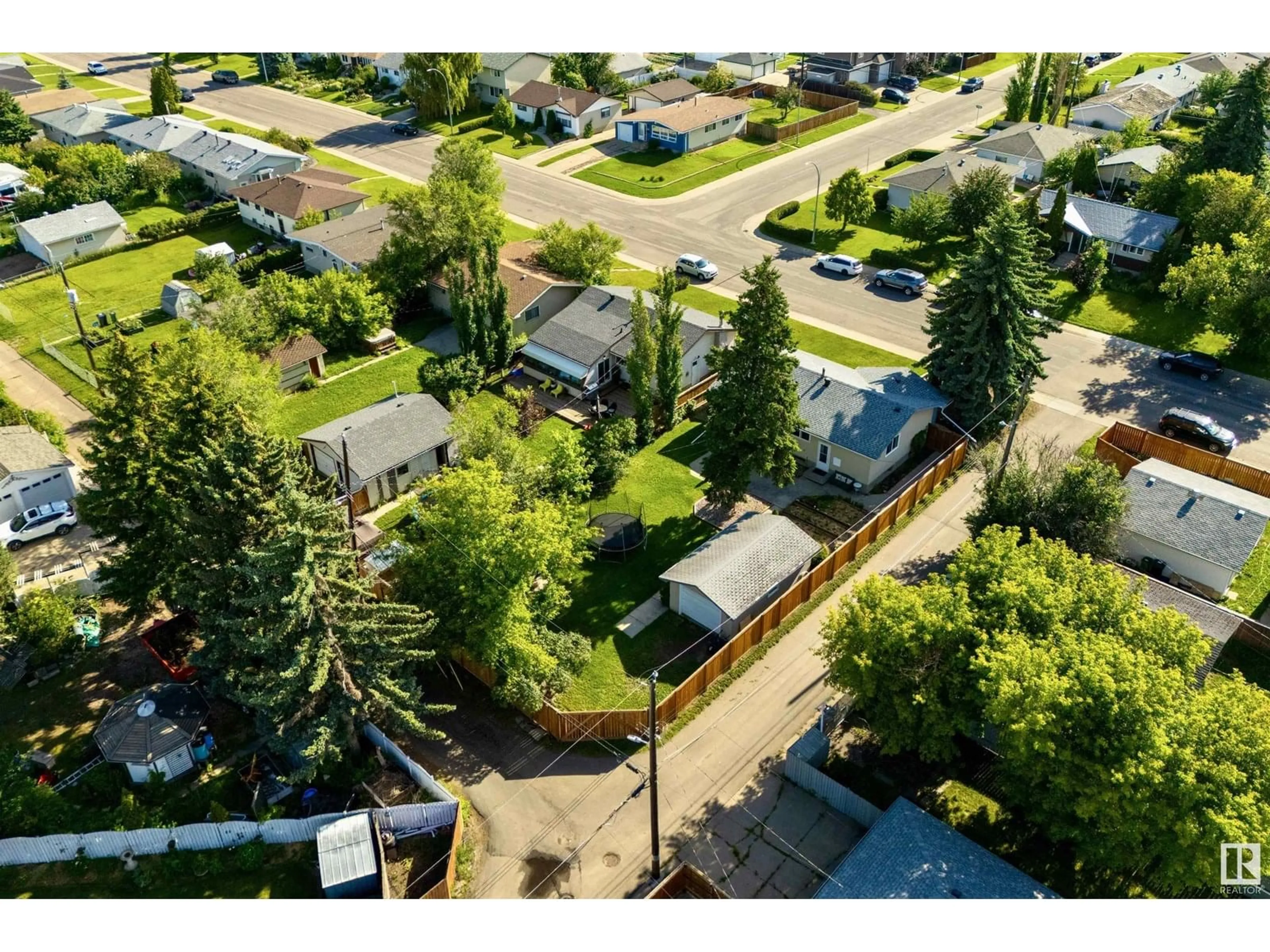 A pic from outside/outdoor area/front of a property/back of a property/a pic from drone, street for 13408 116 ST, Edmonton Alberta T5E5J1