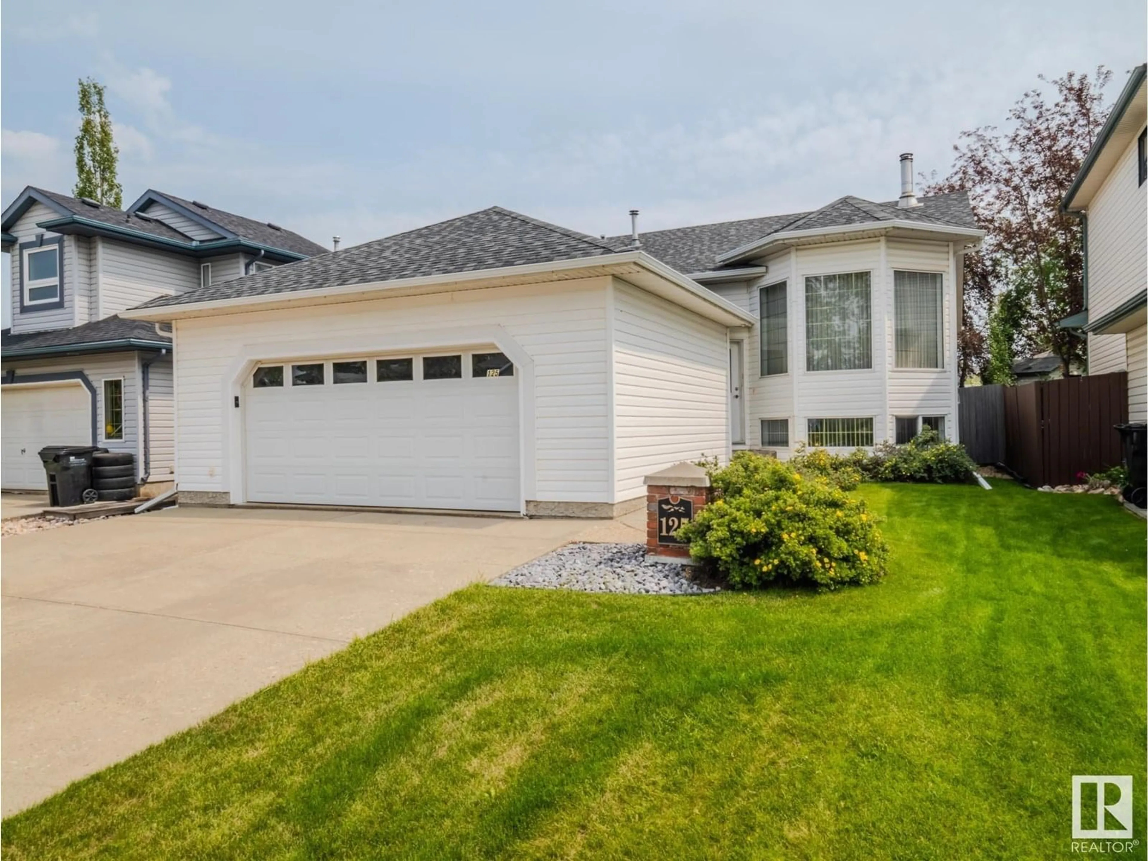 Home with vinyl exterior material, street for 125 FOXHAVEN PL, Sherwood Park Alberta T8A5Y4