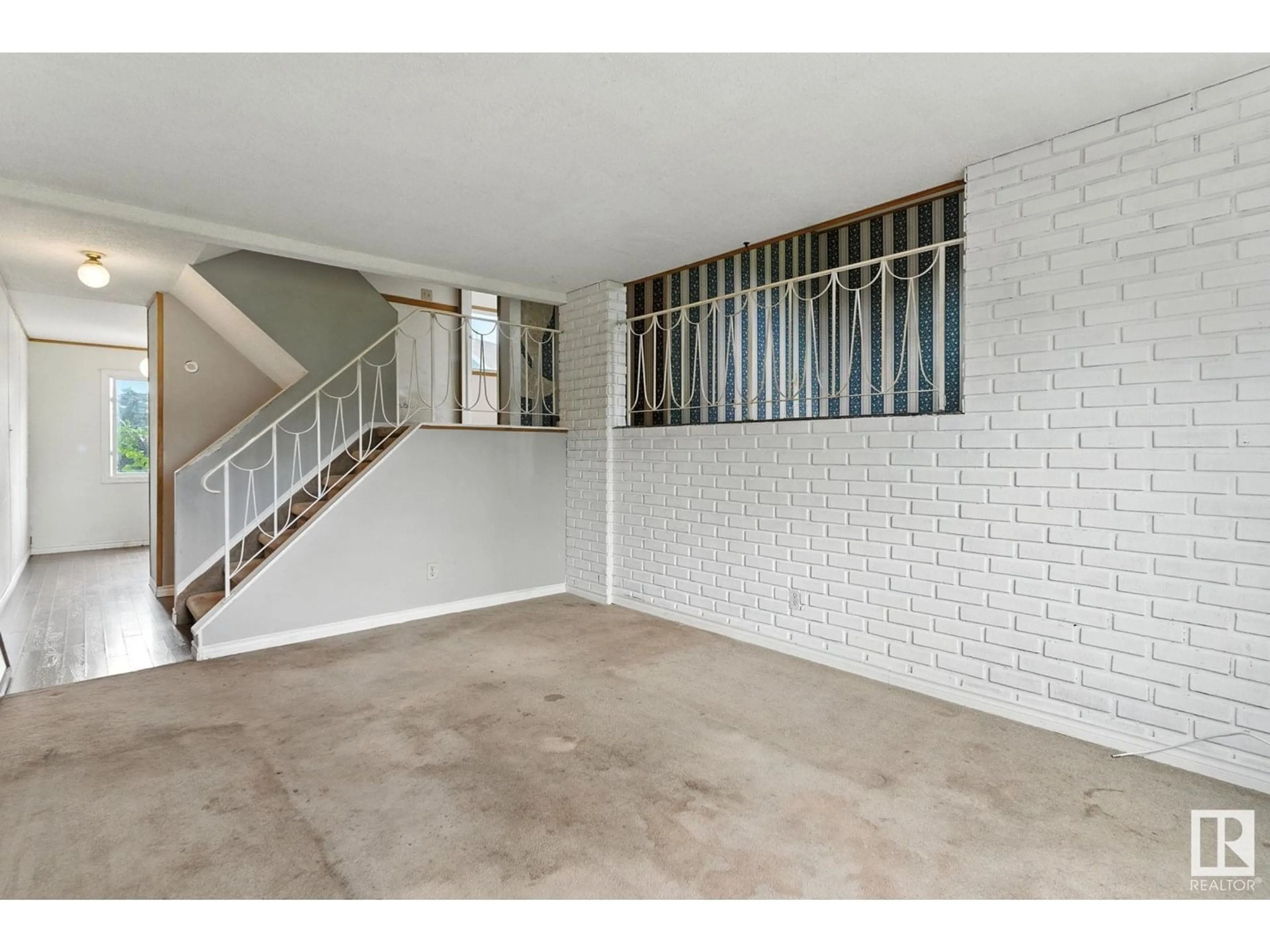 Indoor foyer for 123 MORIN MAZE NW, Edmonton Alberta T6K1V1