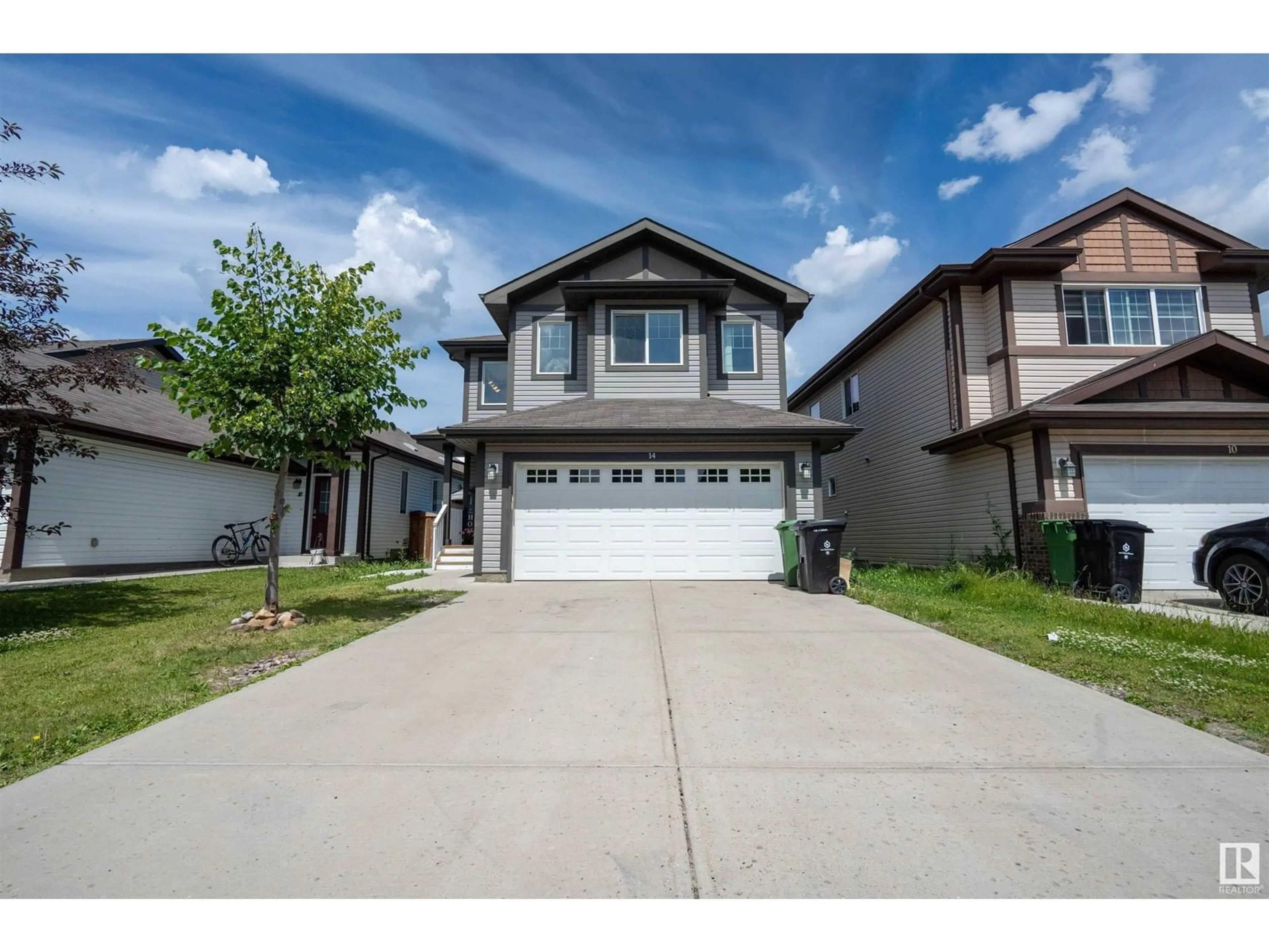Home with vinyl exterior material, street for 14 SANTANA CRES, Fort Saskatchewan Alberta T8L0N7