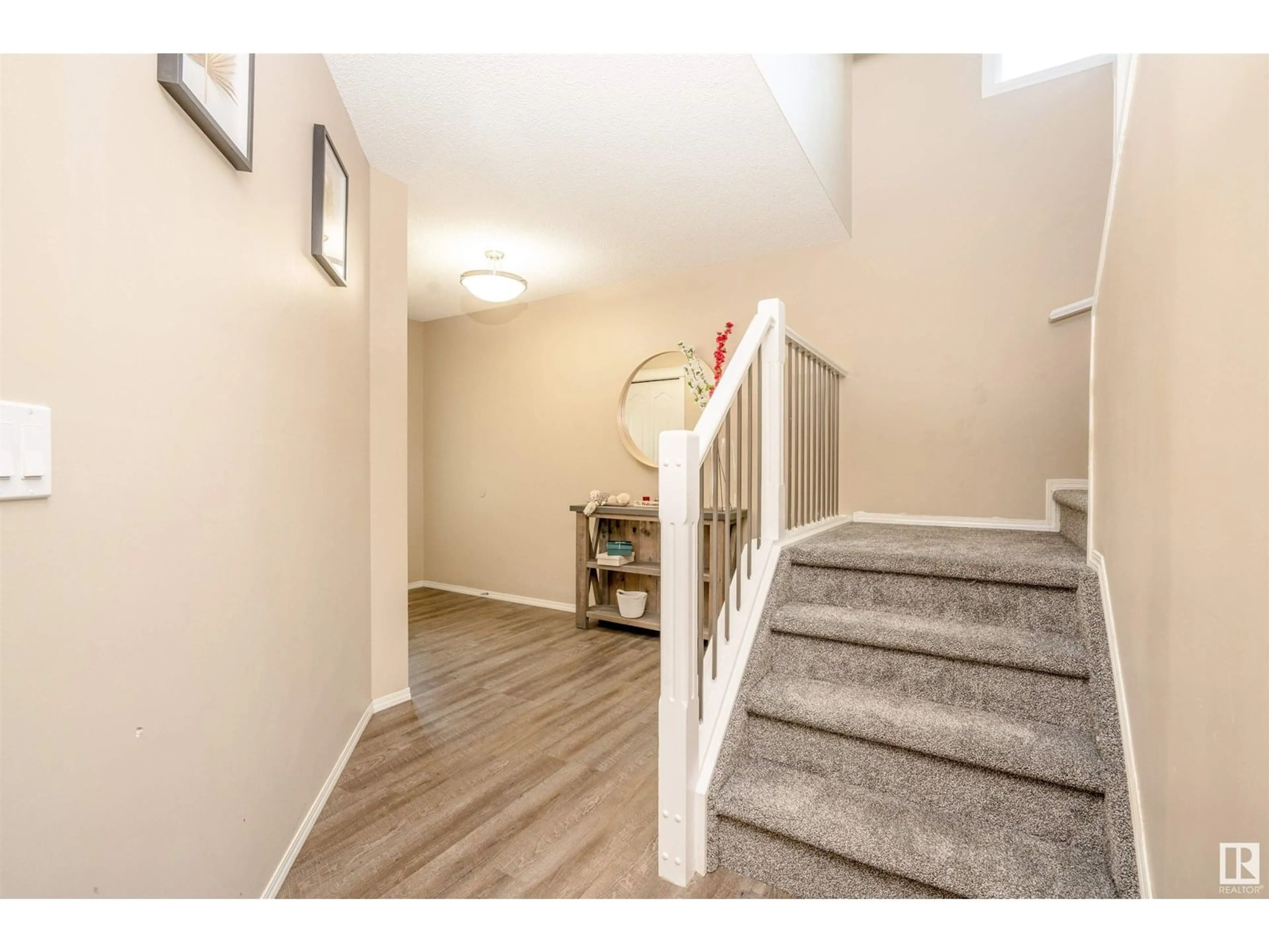 Indoor entryway for 14 SANTANA CRES, Fort Saskatchewan Alberta T8L0N7