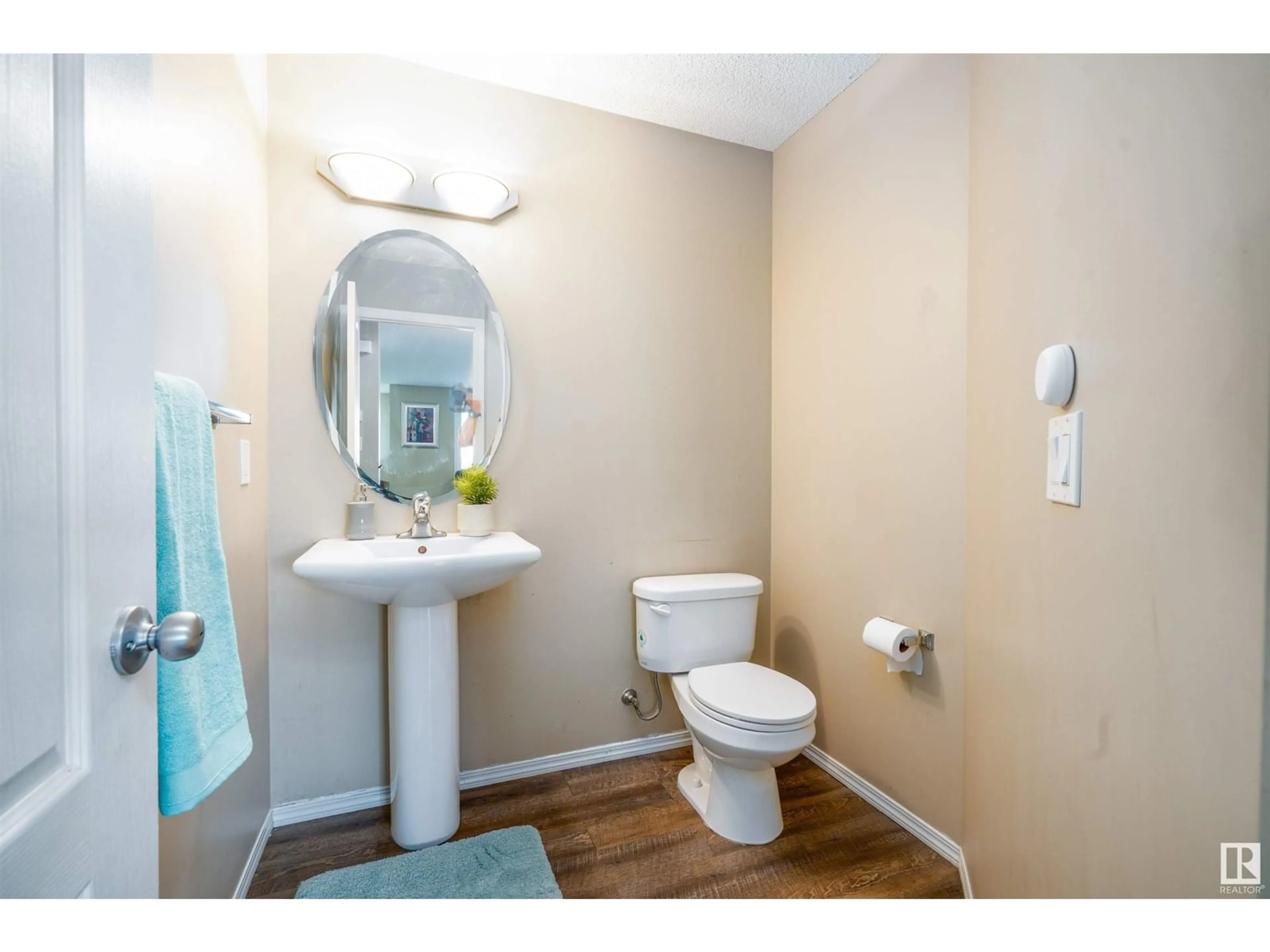 Standard bathroom, unknown for 14 SANTANA CRES, Fort Saskatchewan Alberta T8L0N7