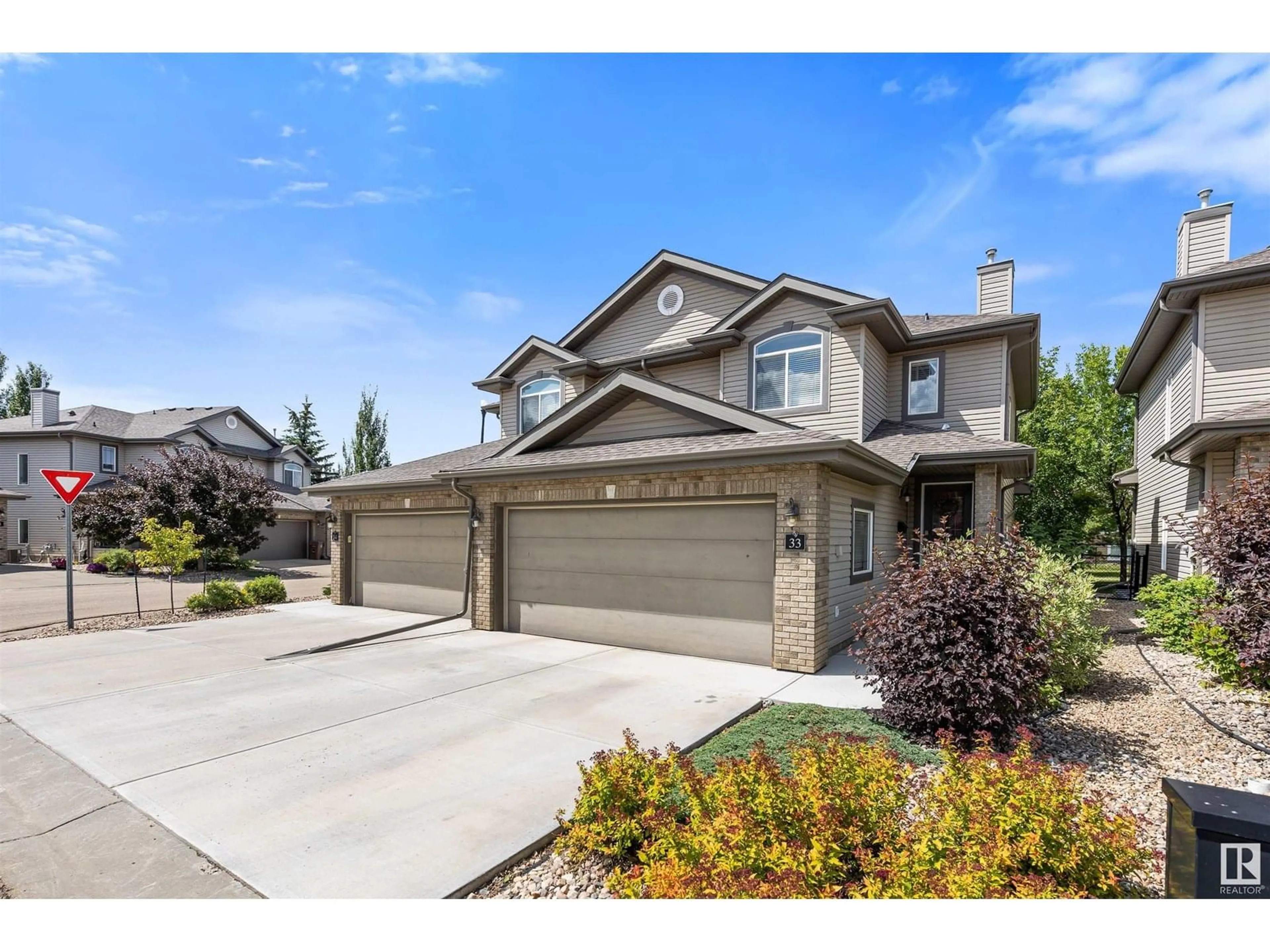 Home with vinyl exterior material, street for 20 - 33 NORMAN CO, St. Albert Alberta T8N7K4