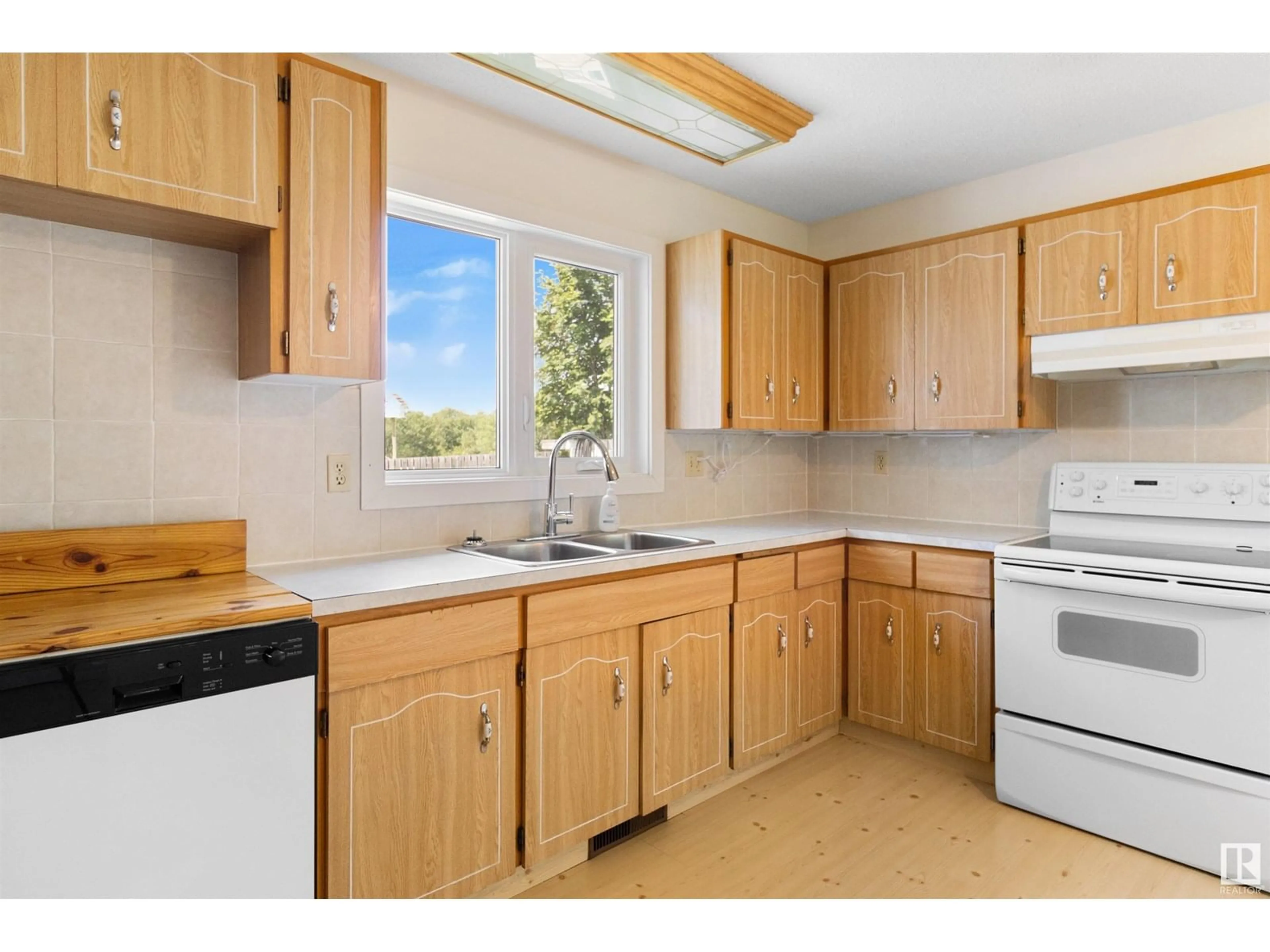 Standard kitchen, unknown for 20233 TWP ROAD 515 A, Rural Strathcona County Alberta T8G1G2