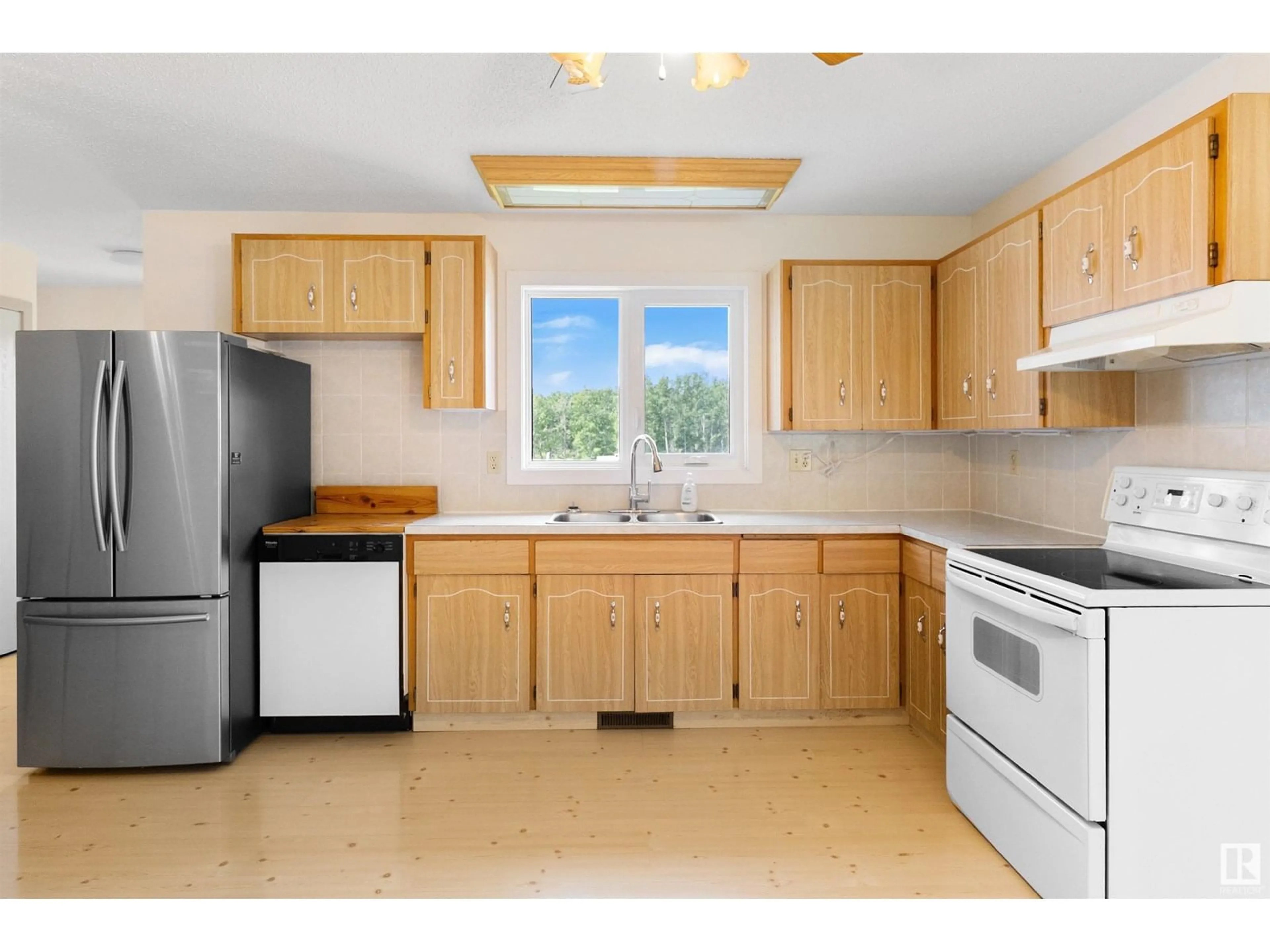Standard kitchen, unknown for 20233 TWP ROAD 515 A, Rural Strathcona County Alberta T8G1G2