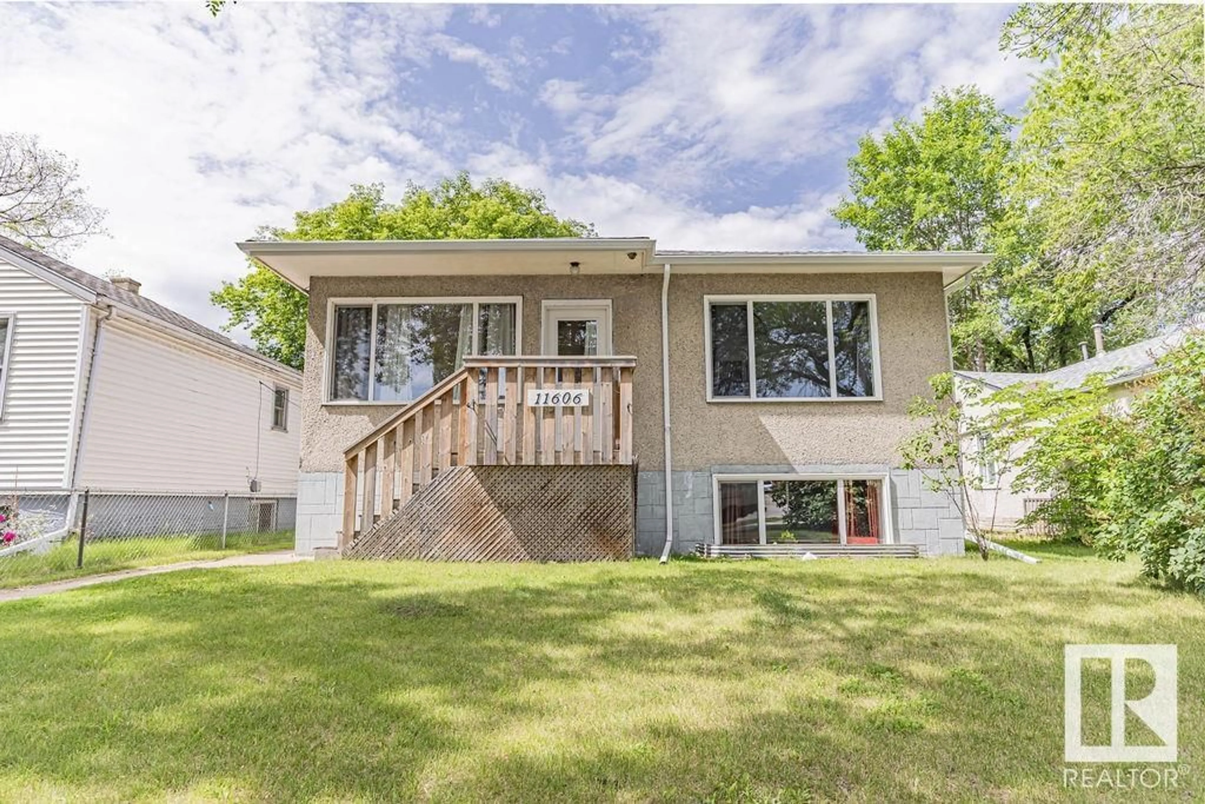 Home with vinyl exterior material, unknown for 11606 67 ST, Edmonton Alberta T5B1L8