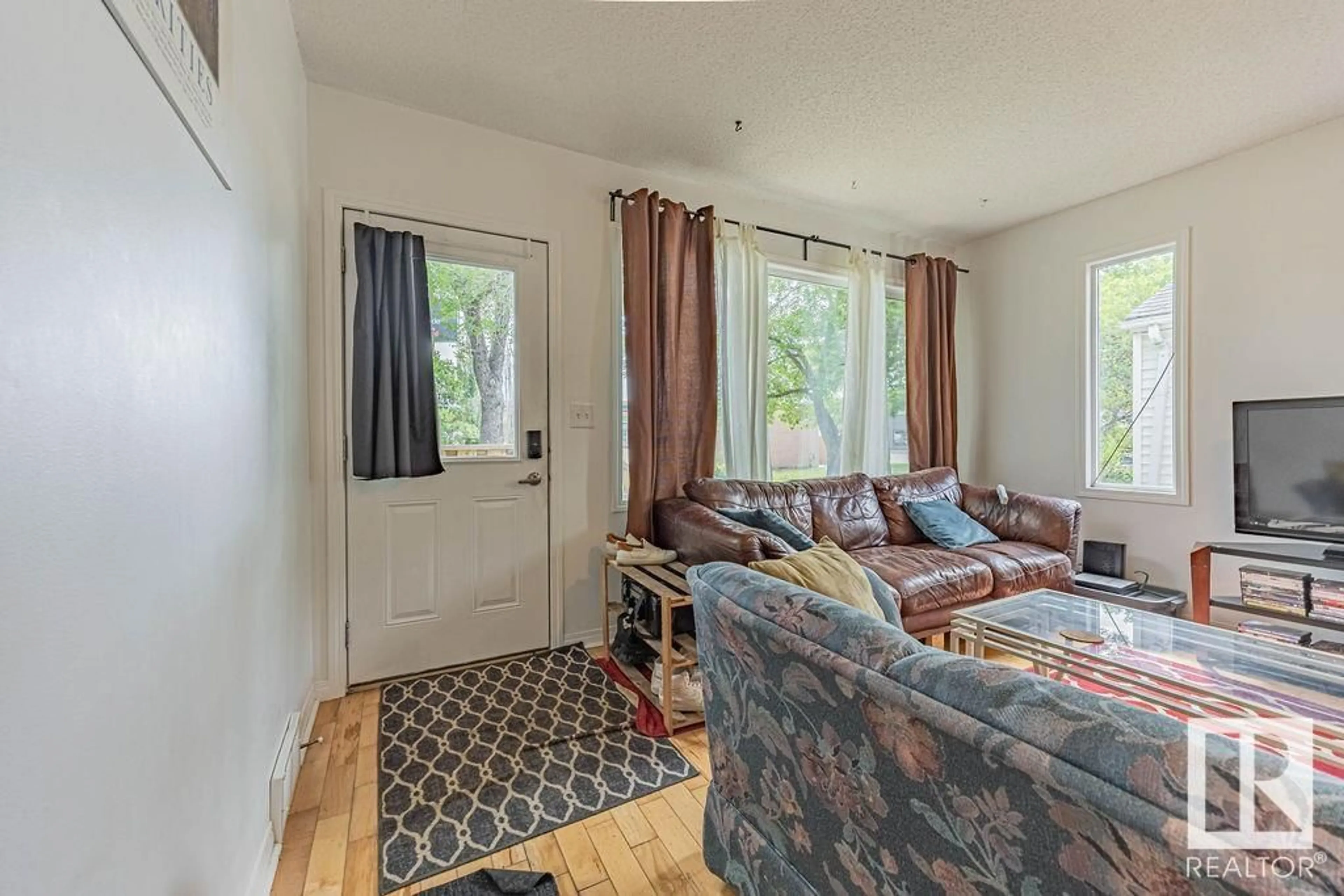 Living room with furniture, unknown for 11606 67 ST, Edmonton Alberta T5B1L8