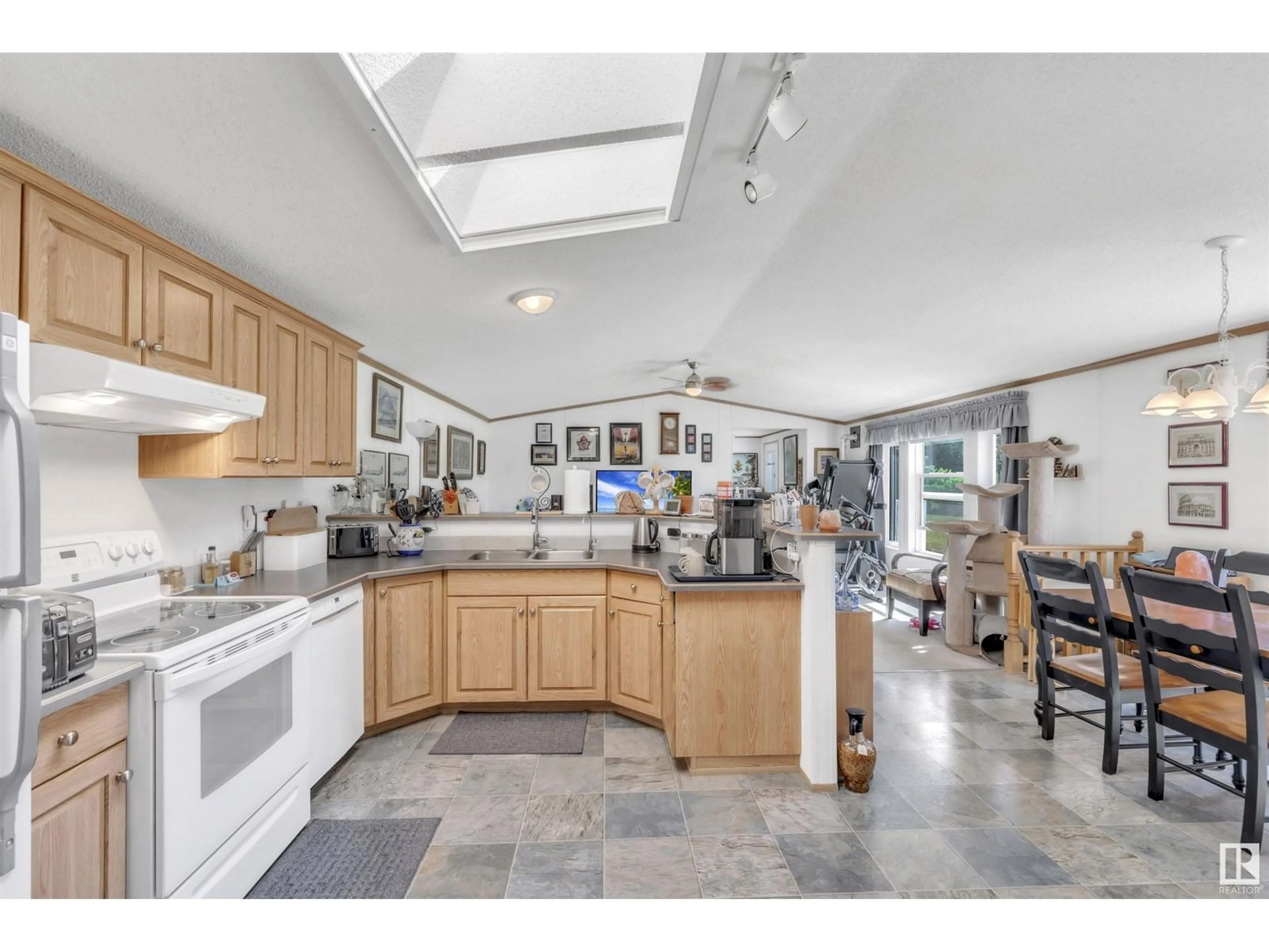 Open concept kitchen, ceramic/tile floor for 62330 RGE RD 413, Rural Bonnyville M.D. Alberta T9M1P2