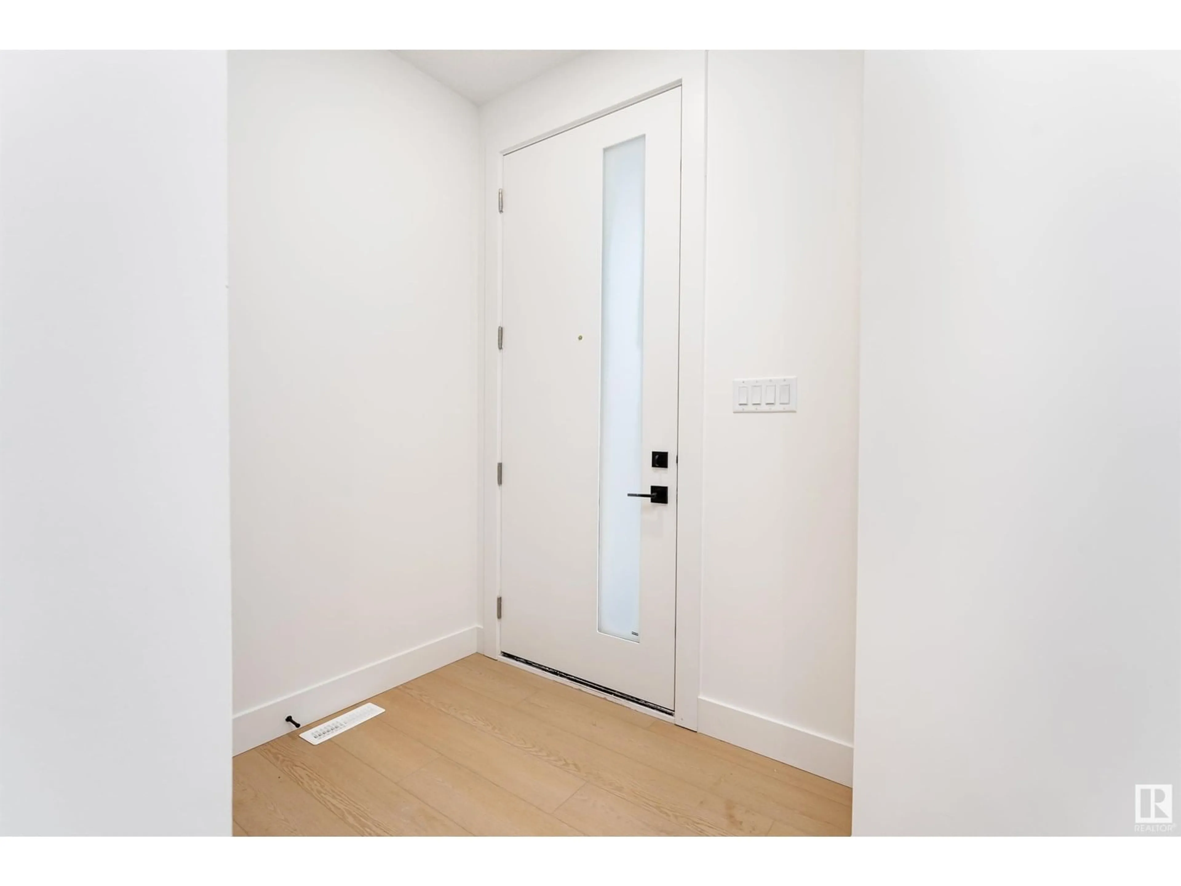Indoor entryway for 3103 MAGPIE WY, Edmonton Alberta T5S0V3