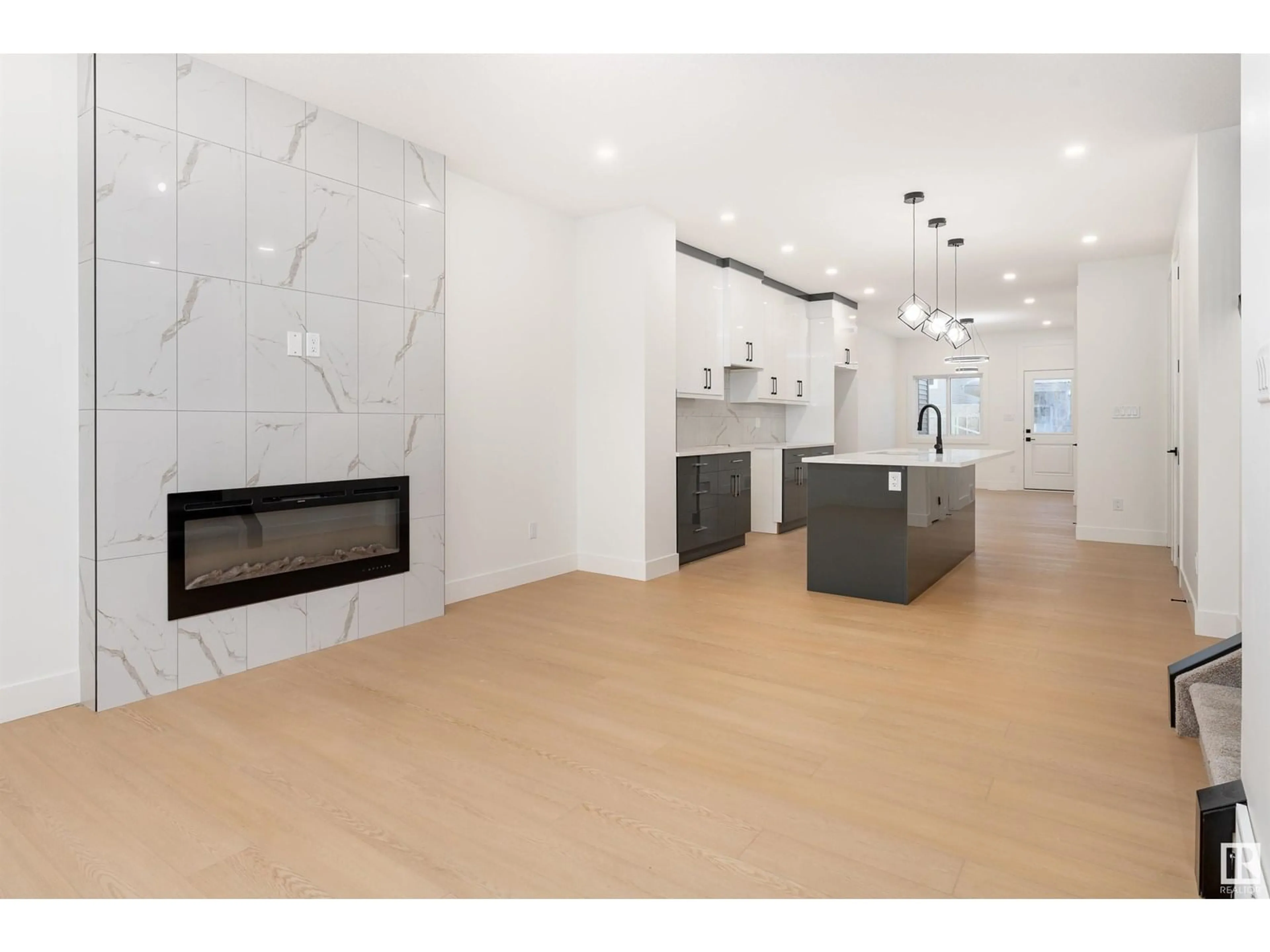 Open concept kitchen, ceramic/tile floor for 3103 MAGPIE WY, Edmonton Alberta T5S0V3