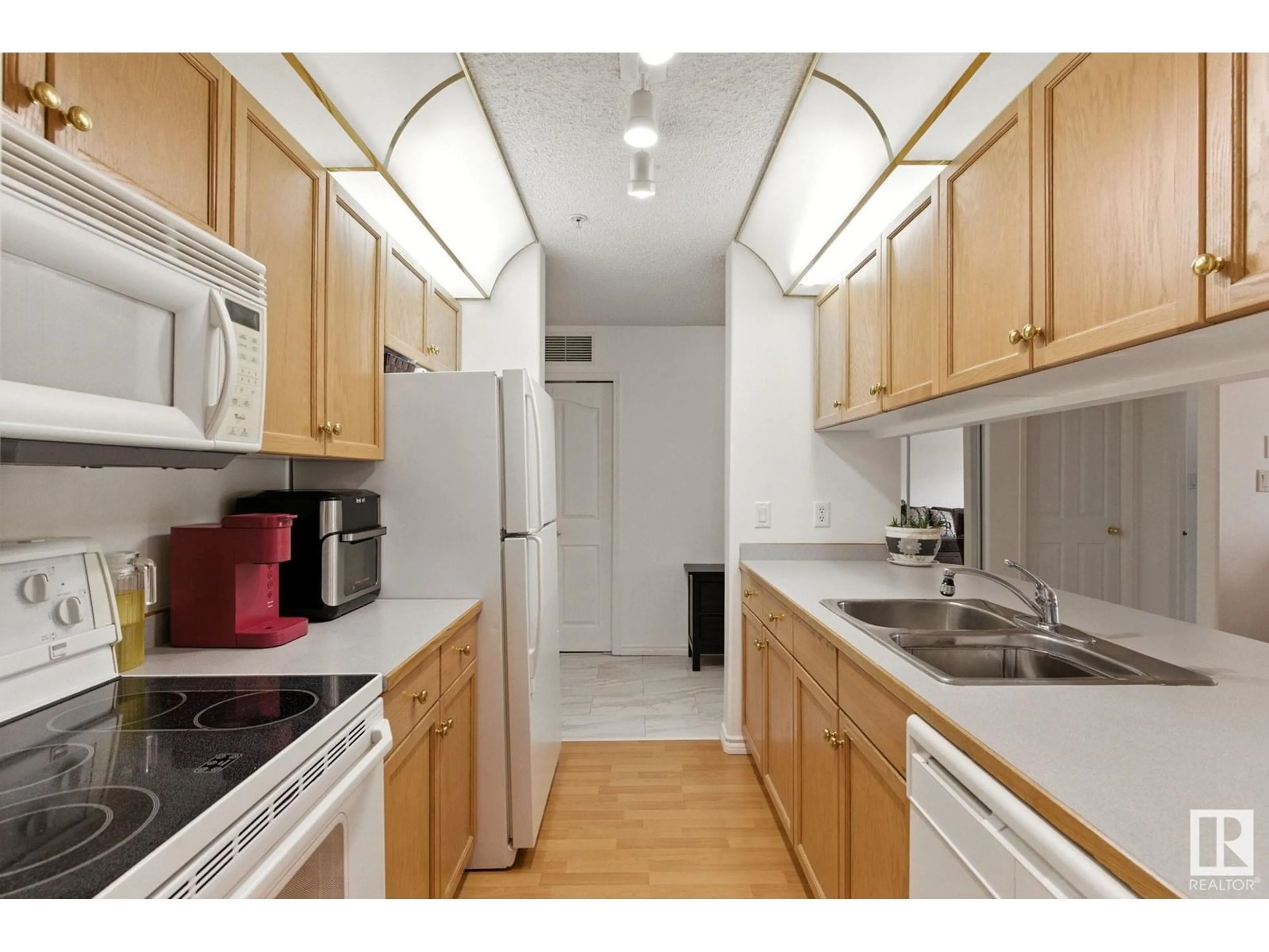Standard kitchen, unknown for 125 16303 95 ST NW, Edmonton Alberta T5Z3V1
