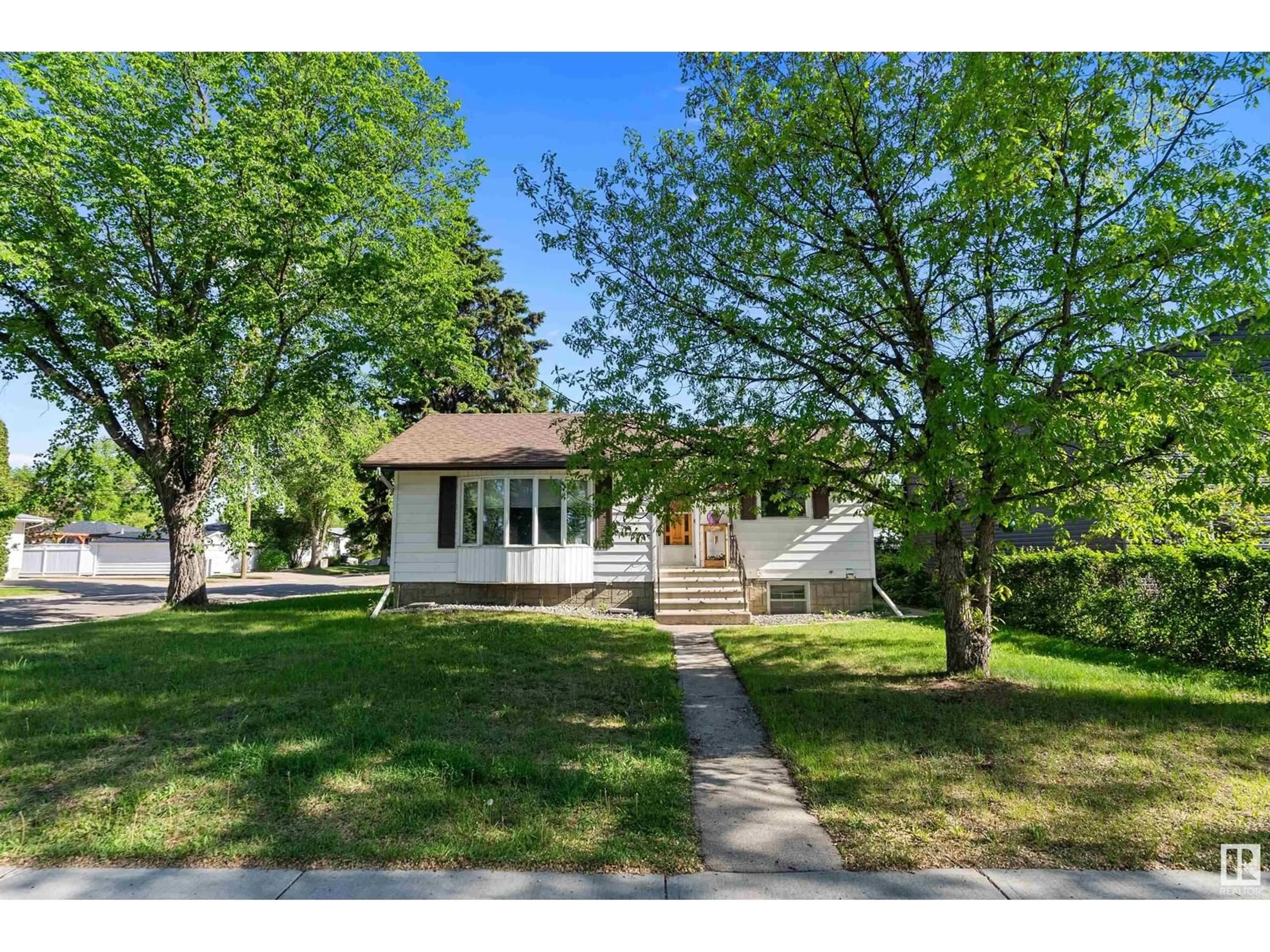 A pic from outside/outdoor area/front of a property/back of a property/a pic from drone, street for 5120 47 AV, Leduc Alberta T9E5C5
