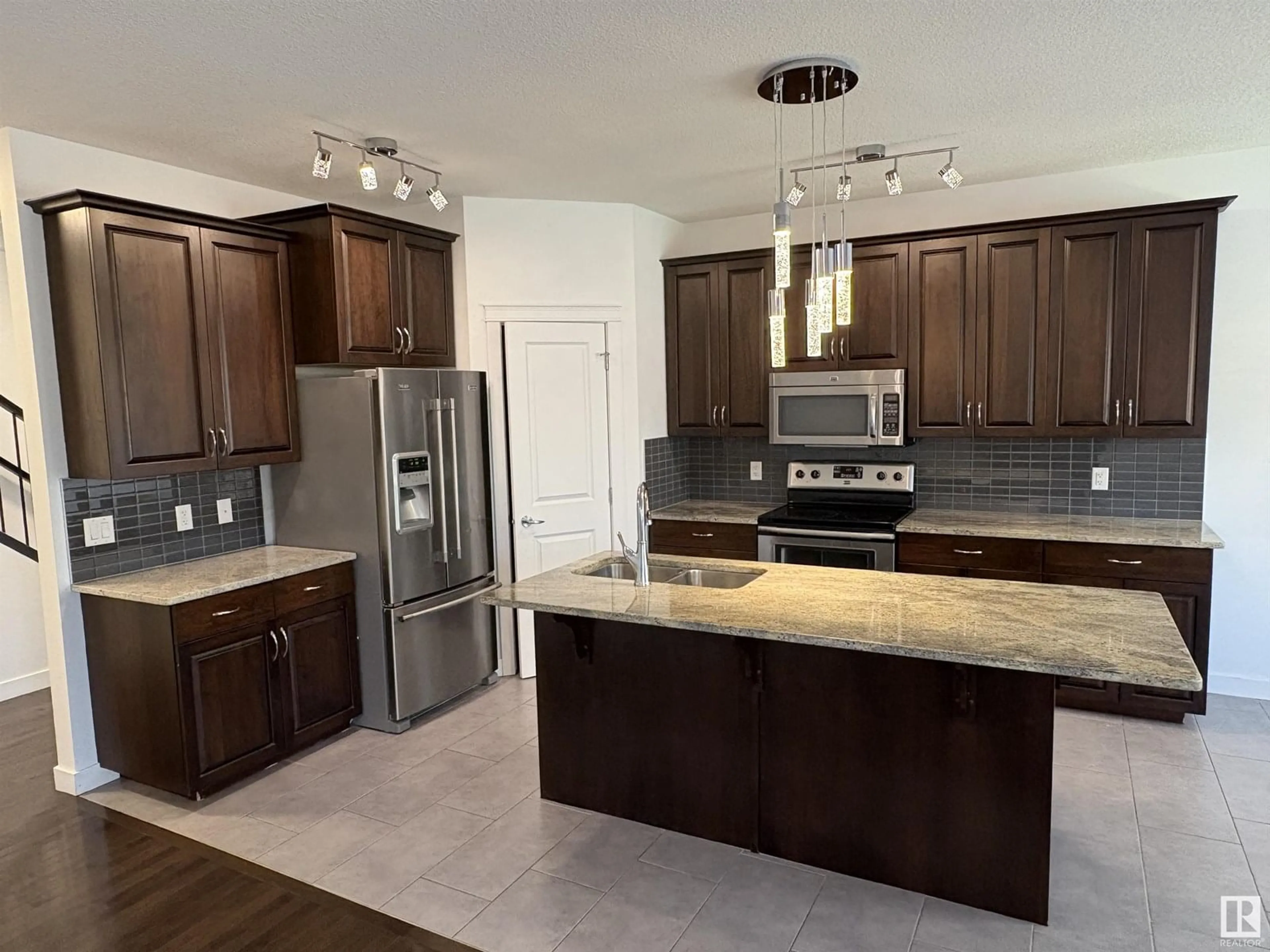Open concept kitchen, ceramic/tile floor for 216 RIDGE DR, St. Albert Alberta T8N3K1