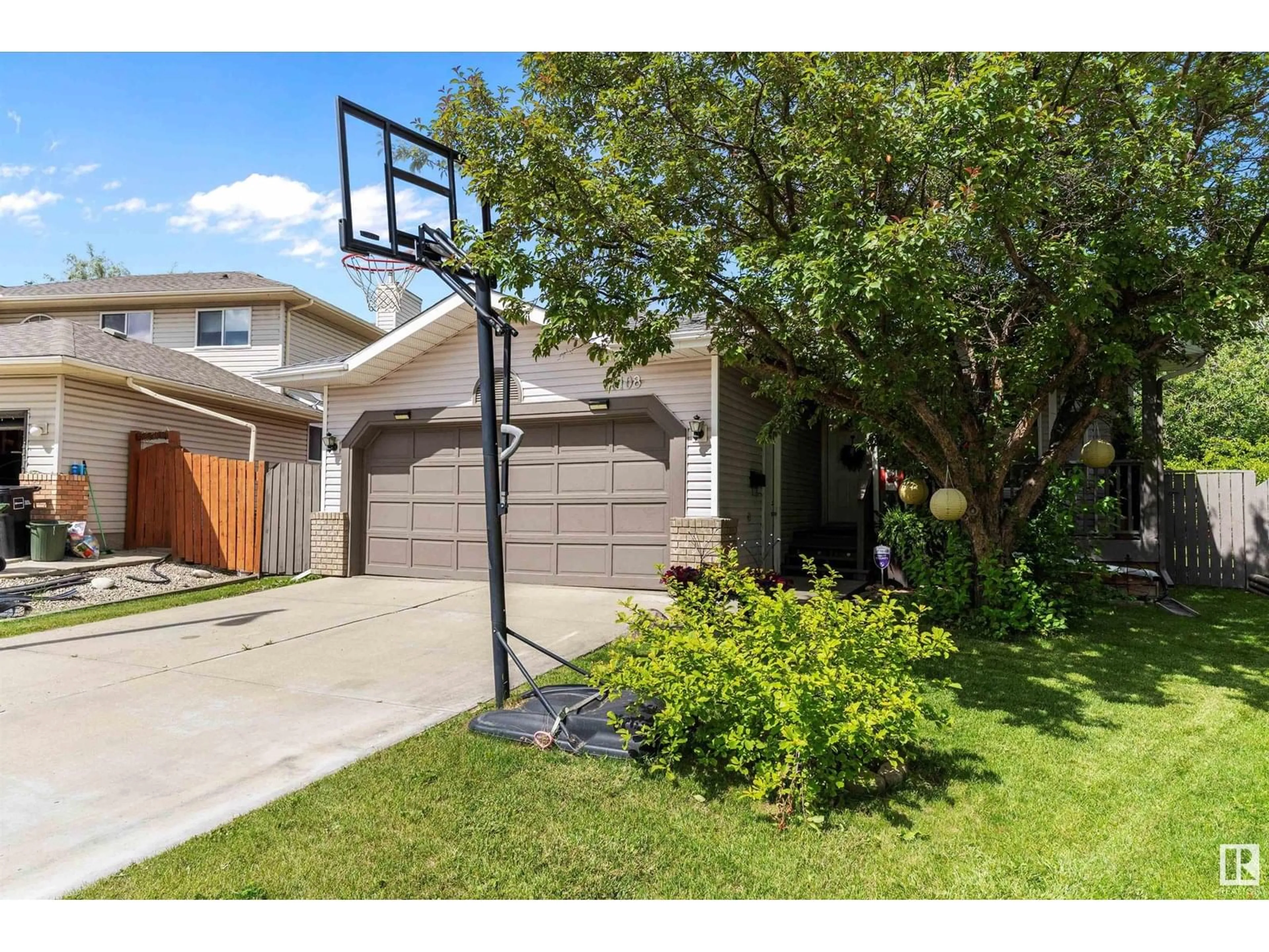 Unknown for 11108 10A AV, Edmonton Alberta T6J6S8
