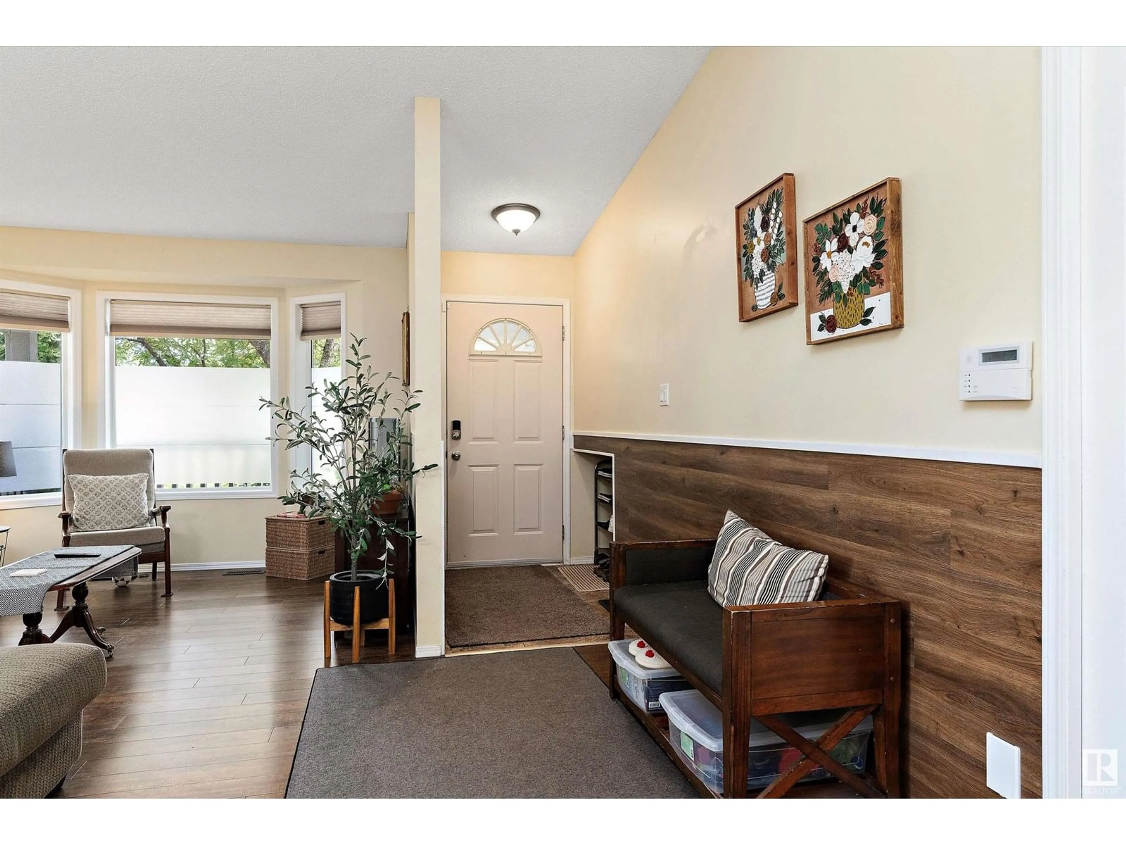 Indoor entryway for 11108 10A AV, Edmonton Alberta T6J6S8