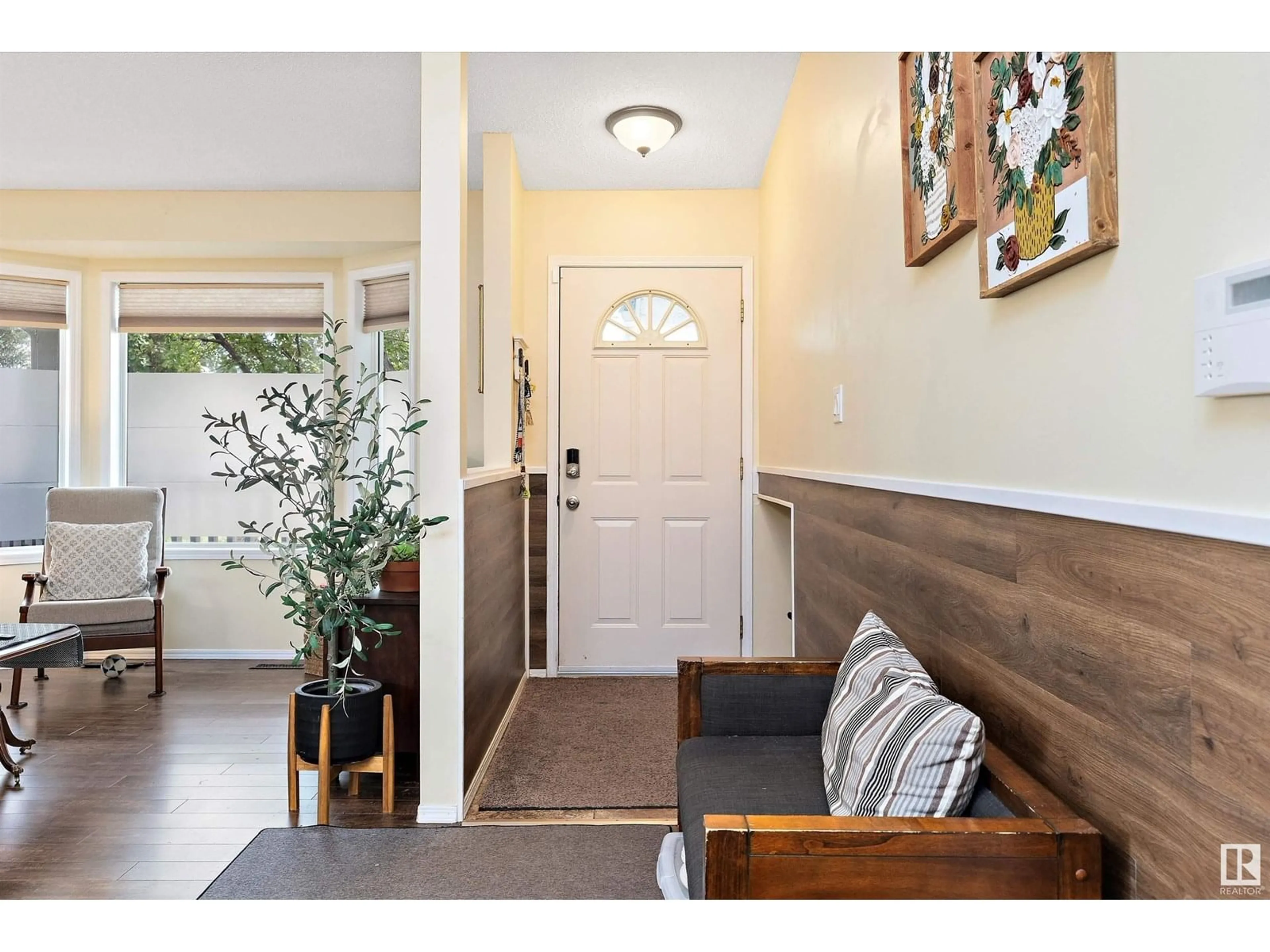 Indoor entryway for 11108 10A AV, Edmonton Alberta T6J6S8