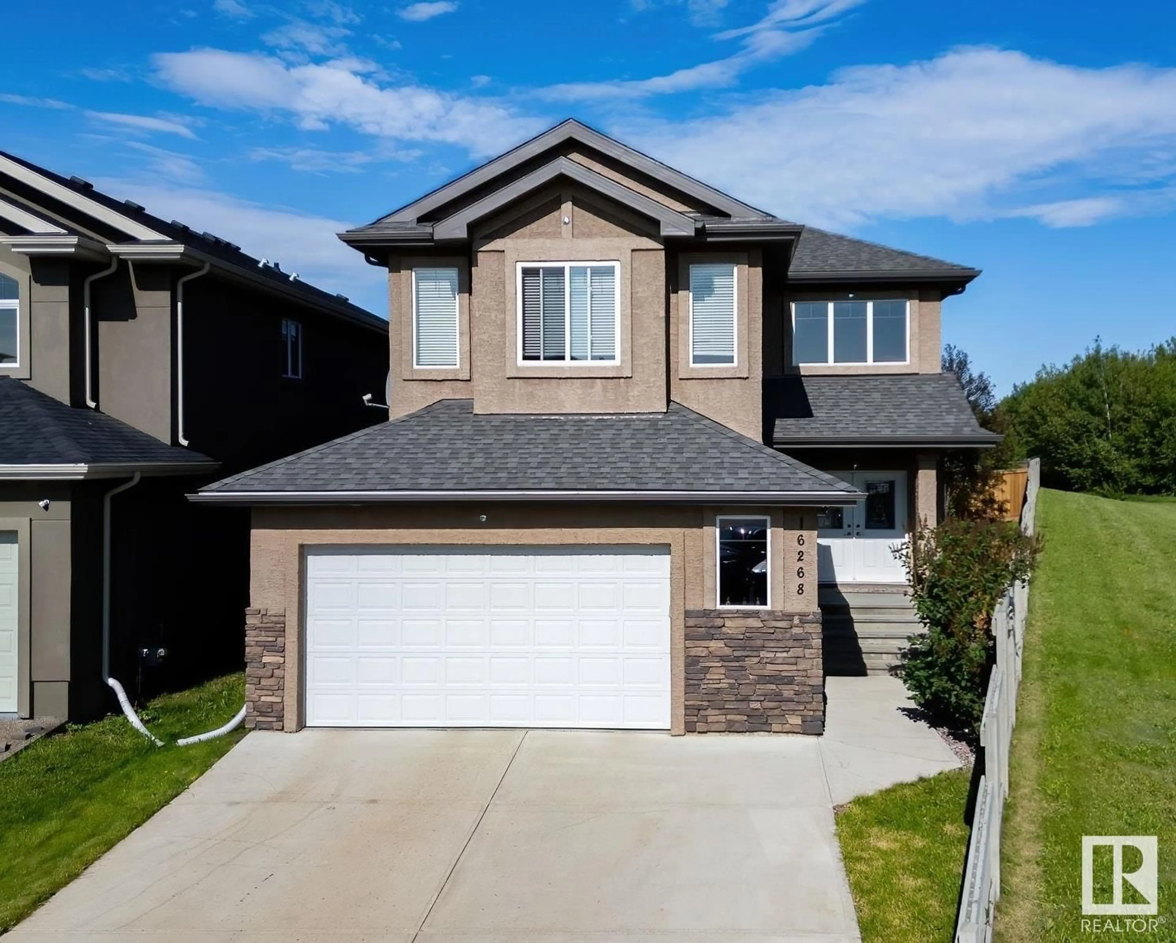Home with vinyl exterior material, street for 16268 137 ST, Edmonton Alberta T6V0J7