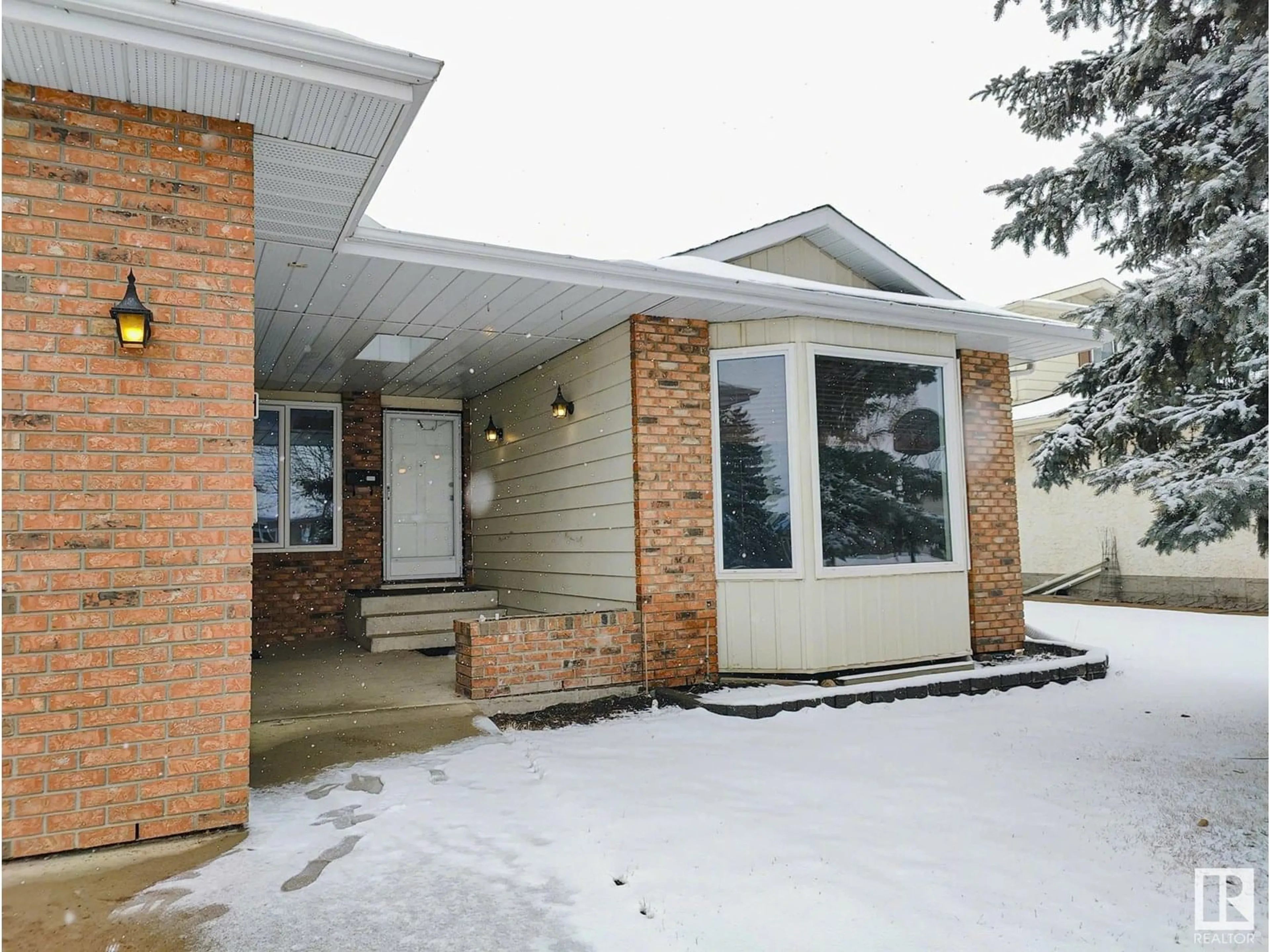 Unknown for 10420 18 AV, Edmonton Alberta T6J4Z7