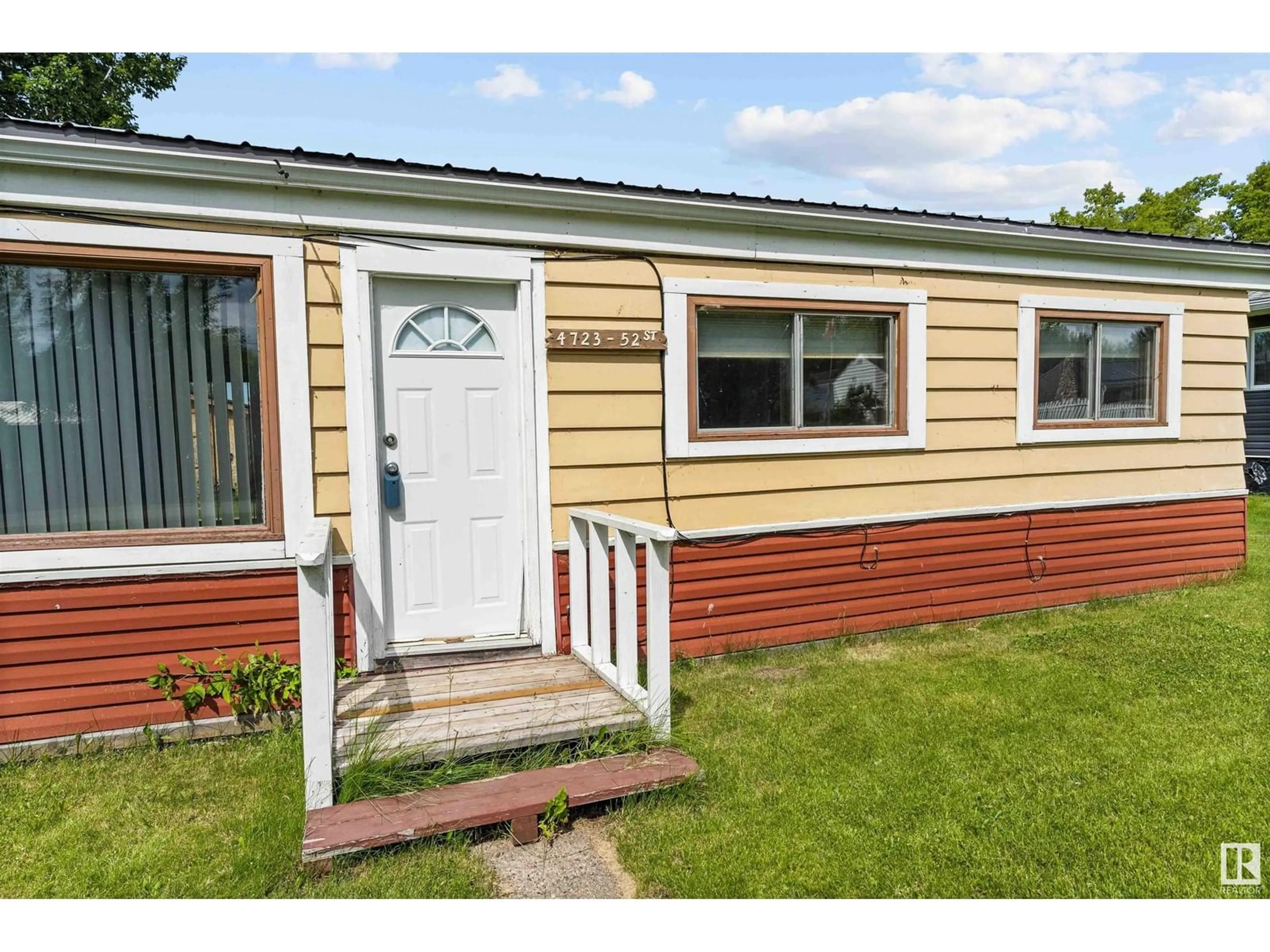 Home with vinyl exterior material, street for 4723 52 ST, Rural Lac Ste. Anne County Alberta T0E0A0