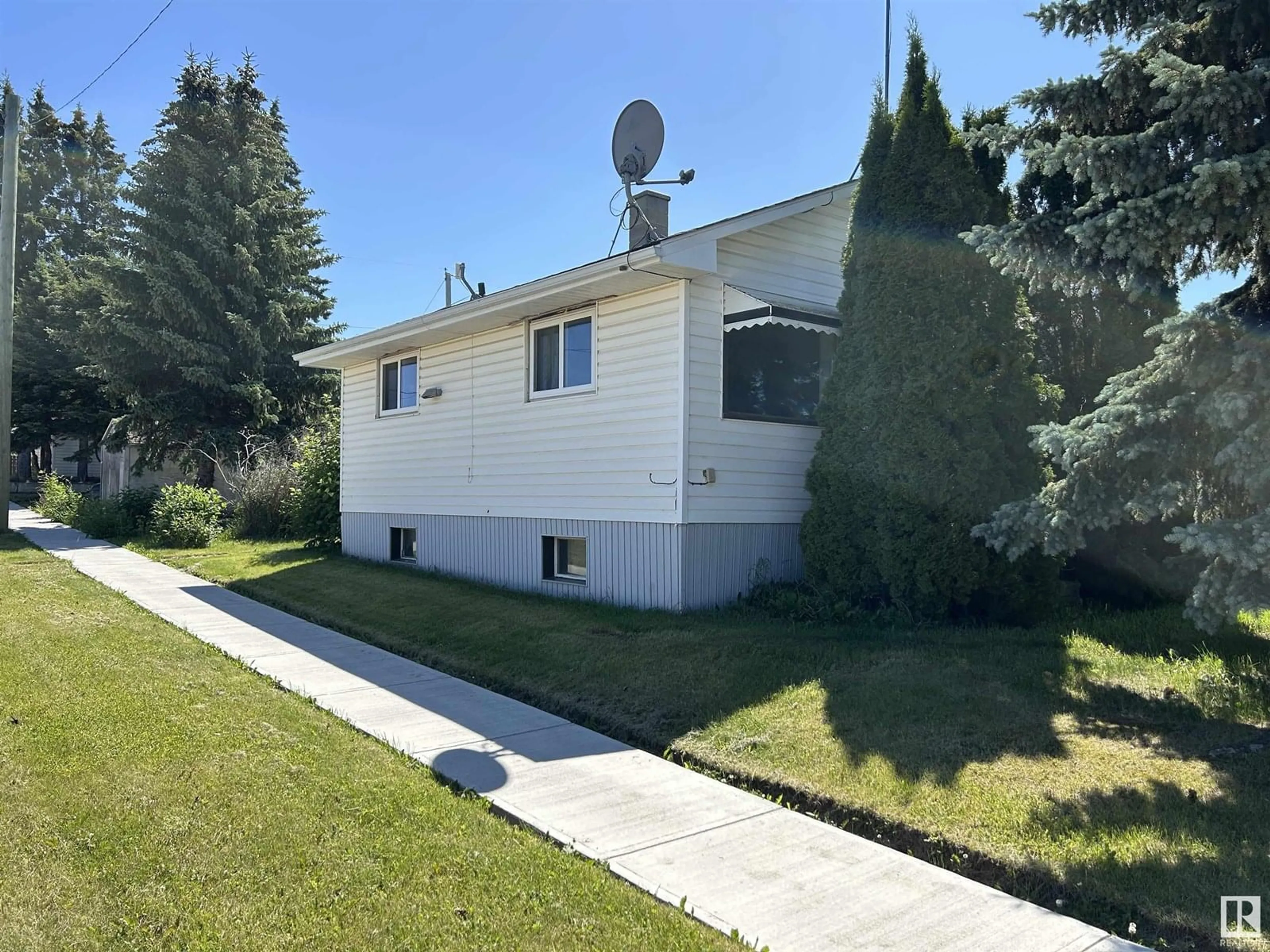 A pic from outside/outdoor area/front of a property/back of a property/a pic from drone, street for 433 5 ST, Thorhild Alberta T0A3J0
