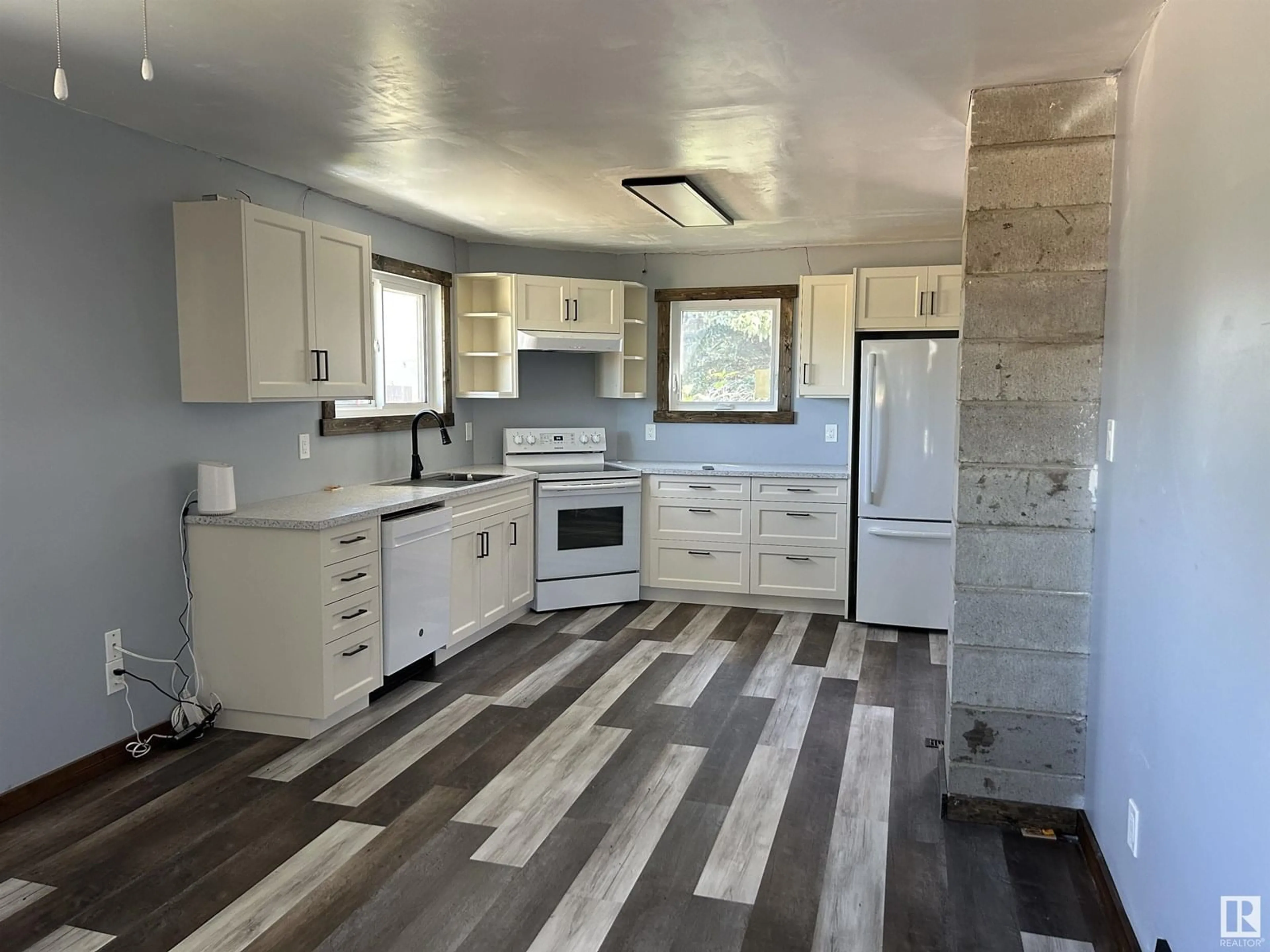 Open concept kitchen, unknown for 433 5 ST, Thorhild Alberta T0A3J0
