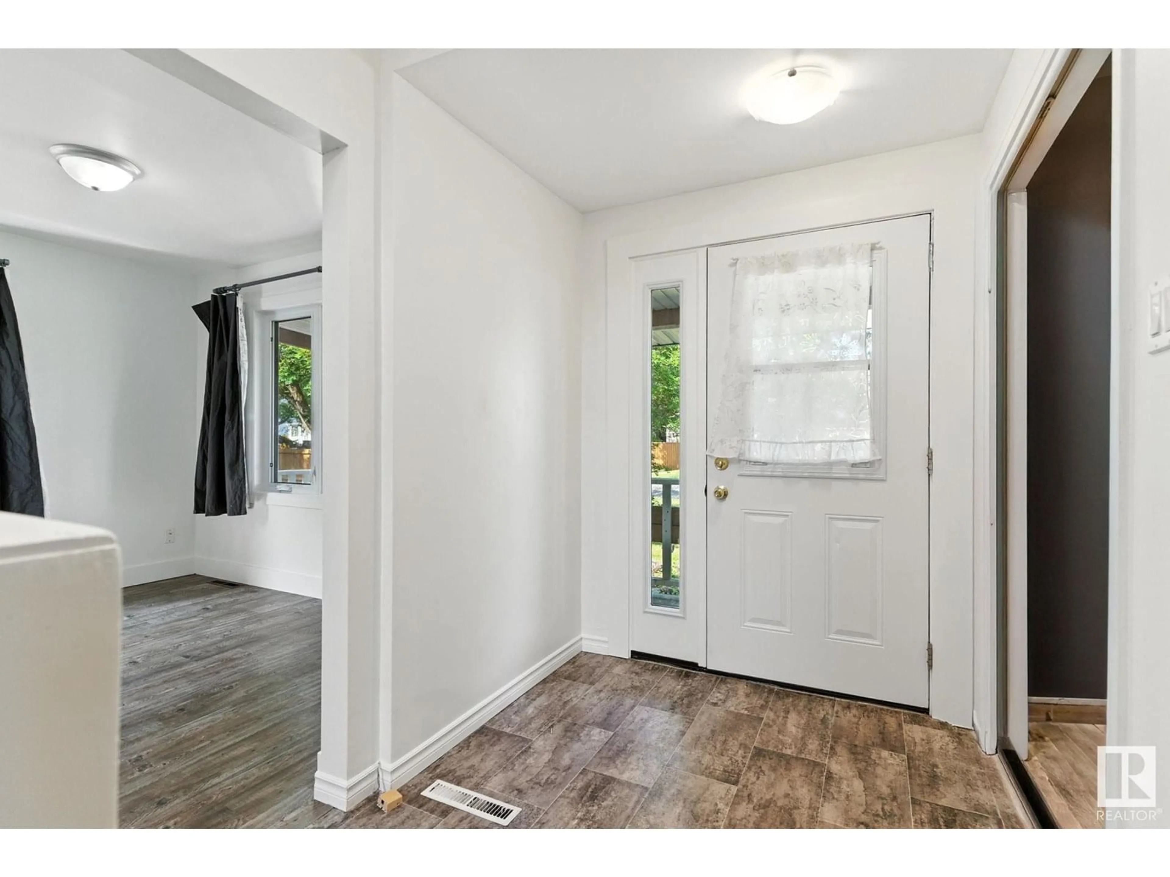 Indoor entryway for NW - 12509 81 ST, Edmonton Alberta T5B2T8