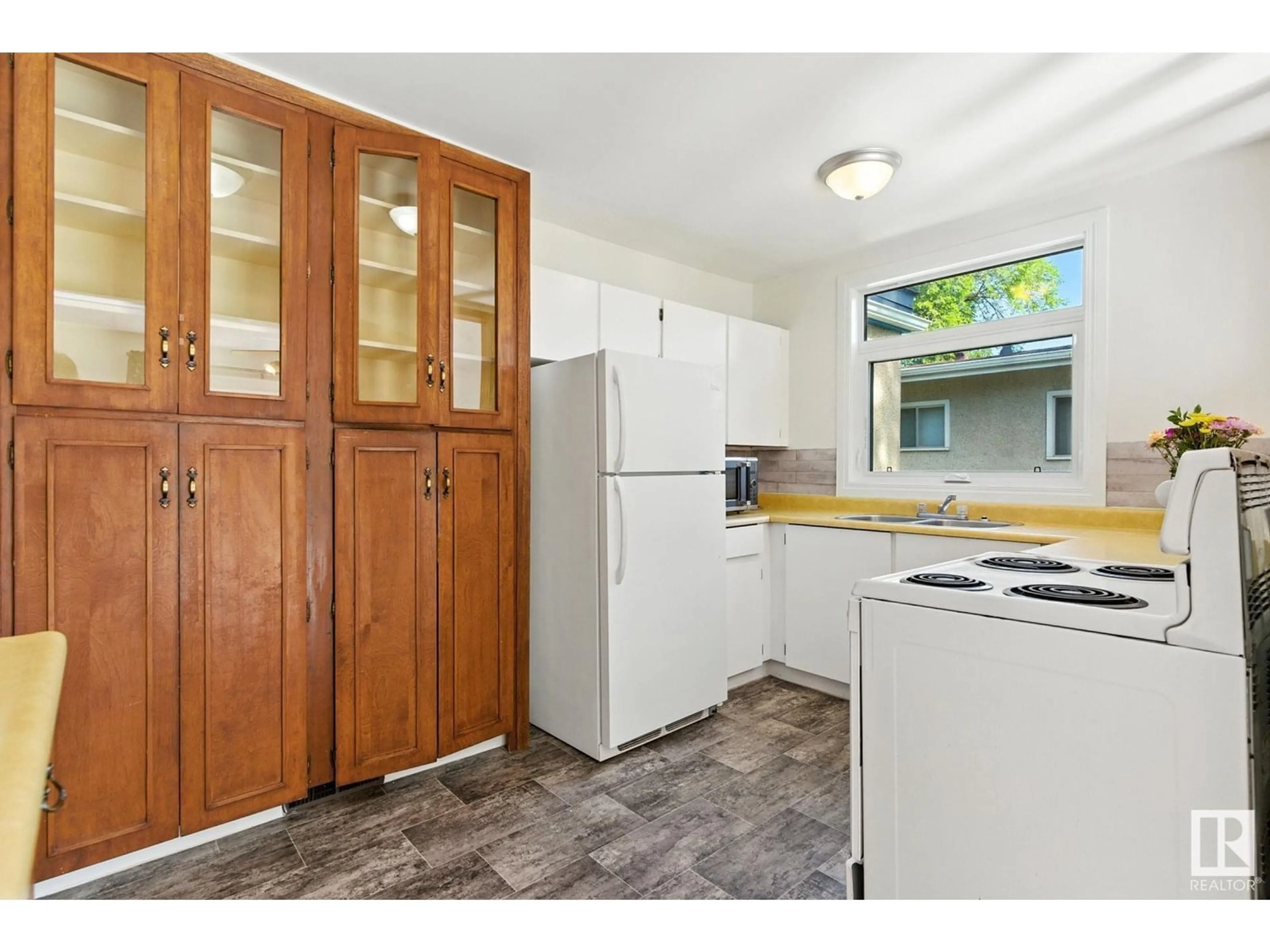 Standard kitchen, unknown for NW - 12509 81 ST, Edmonton Alberta T5B2T8