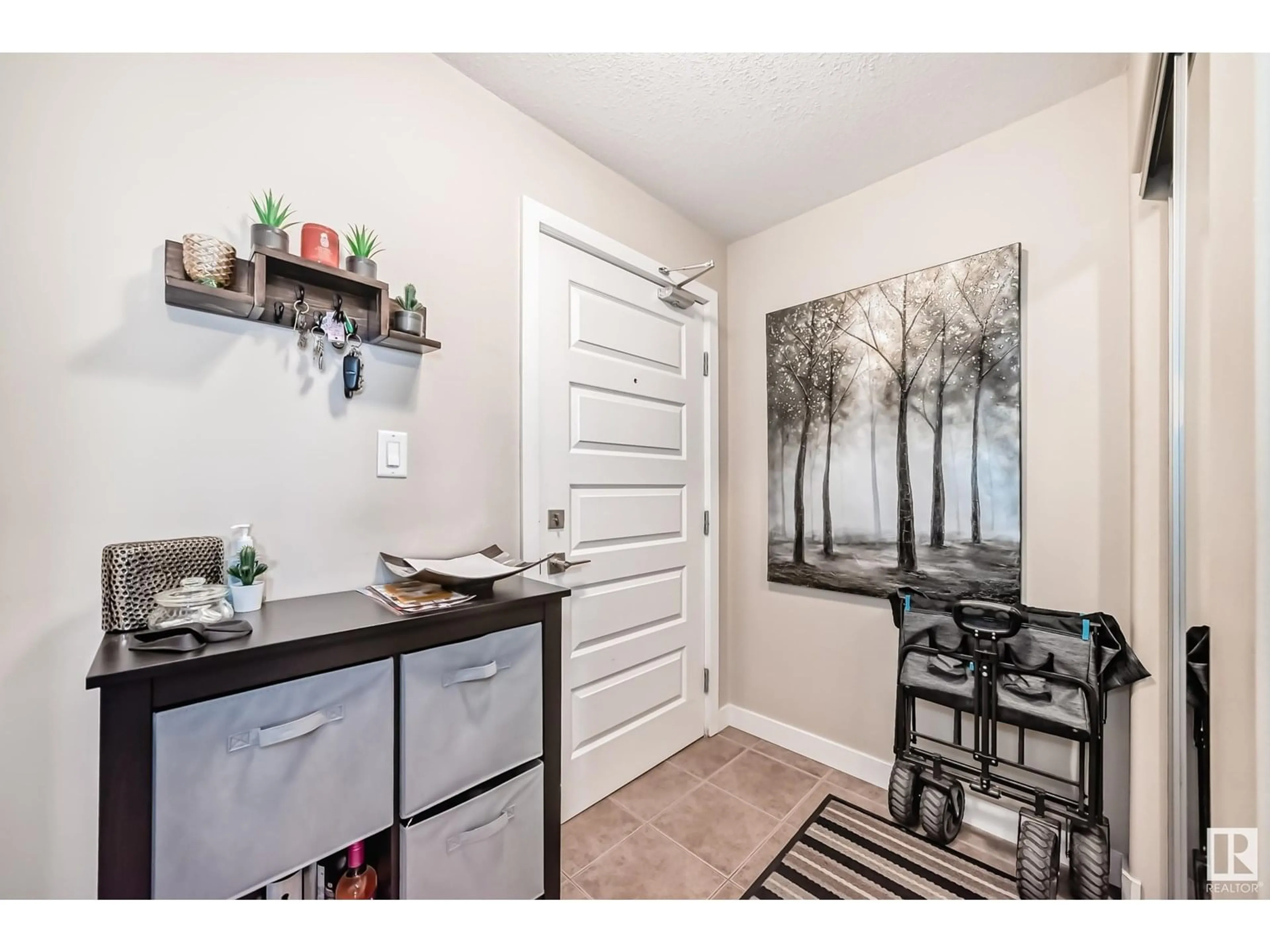 Indoor entryway for 11615 SW - 314 ELLERSLIE RD, Edmonton Alberta T6W0J3