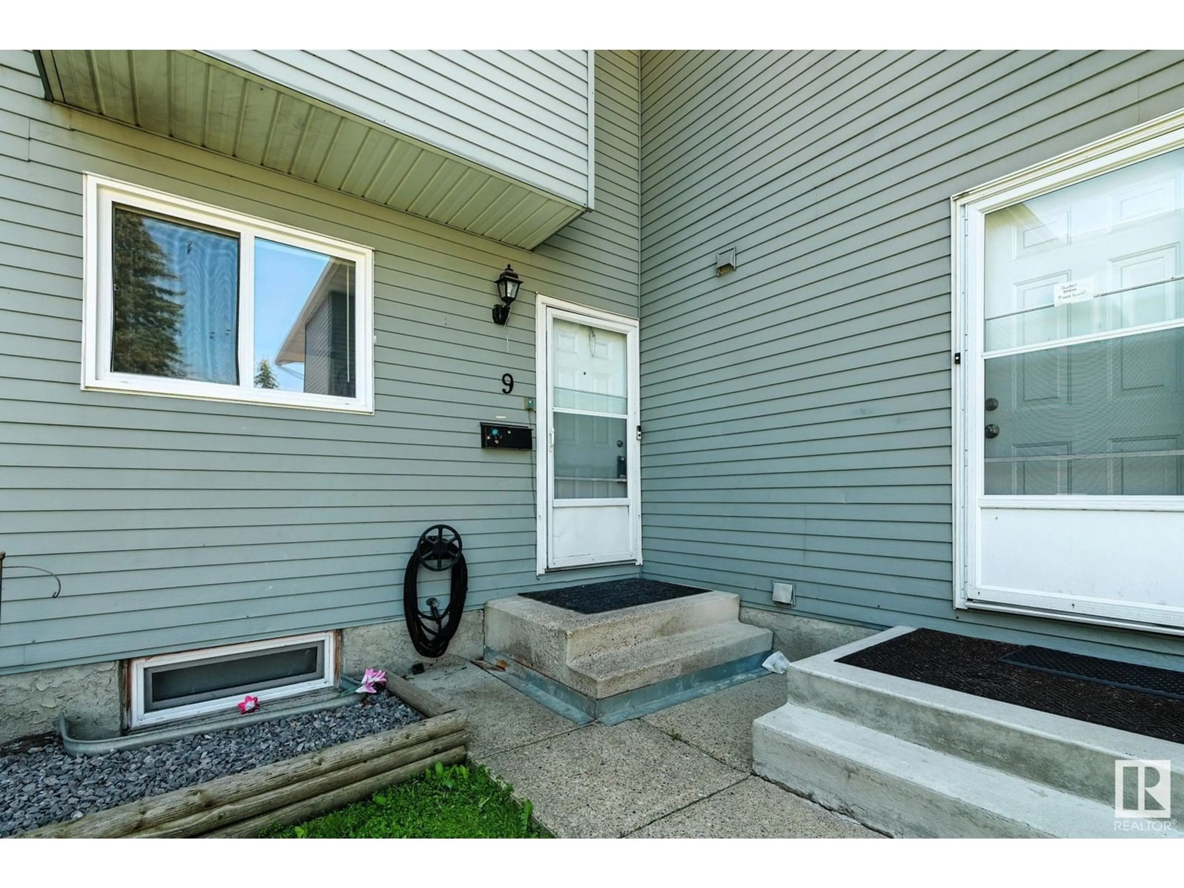 Indoor entryway for #9 - 1415 62 ST, Edmonton Alberta T6L4K1