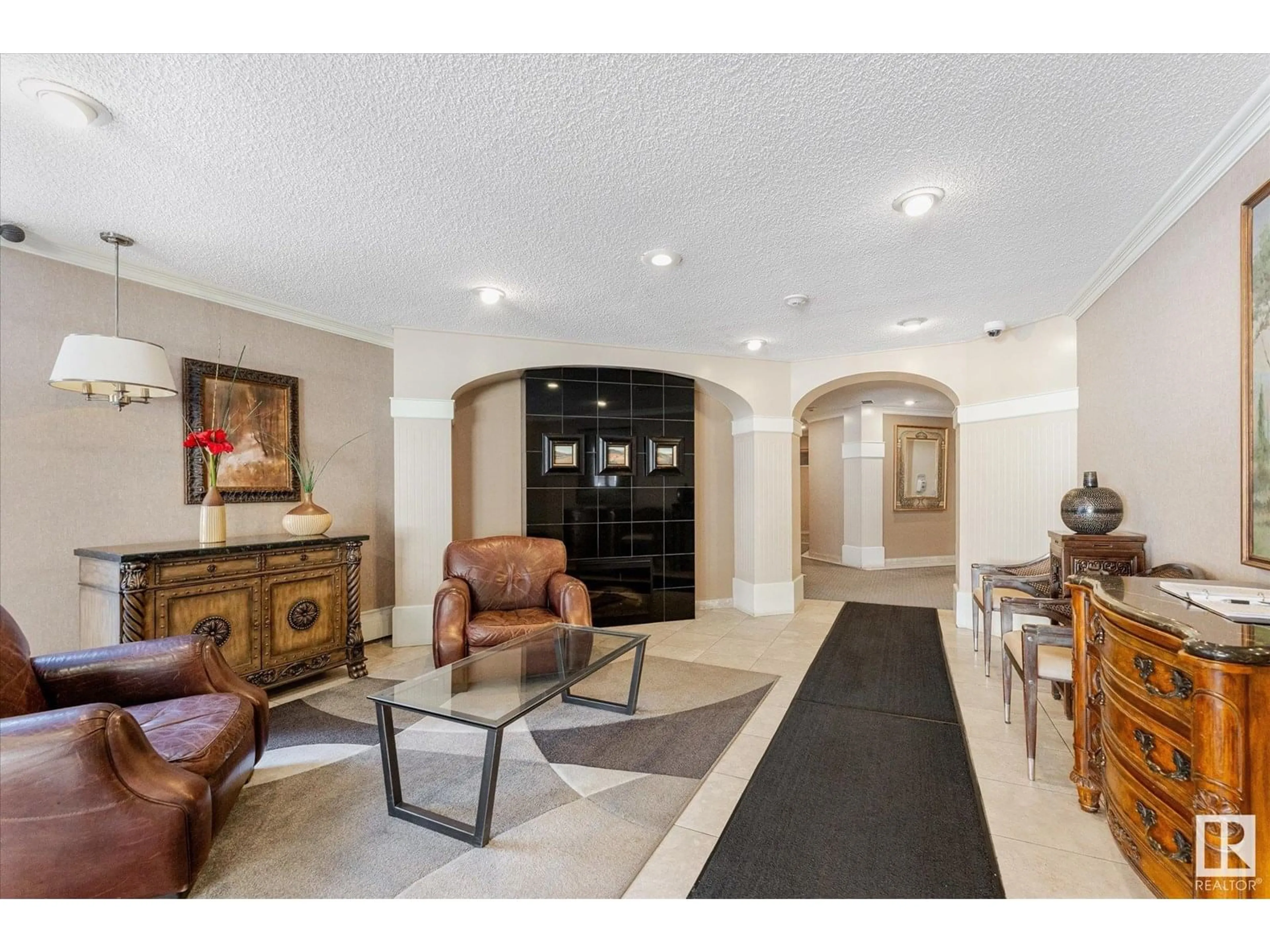Indoor foyer for #1002 - 9923 103 ST, Edmonton Alberta T5K2J3
