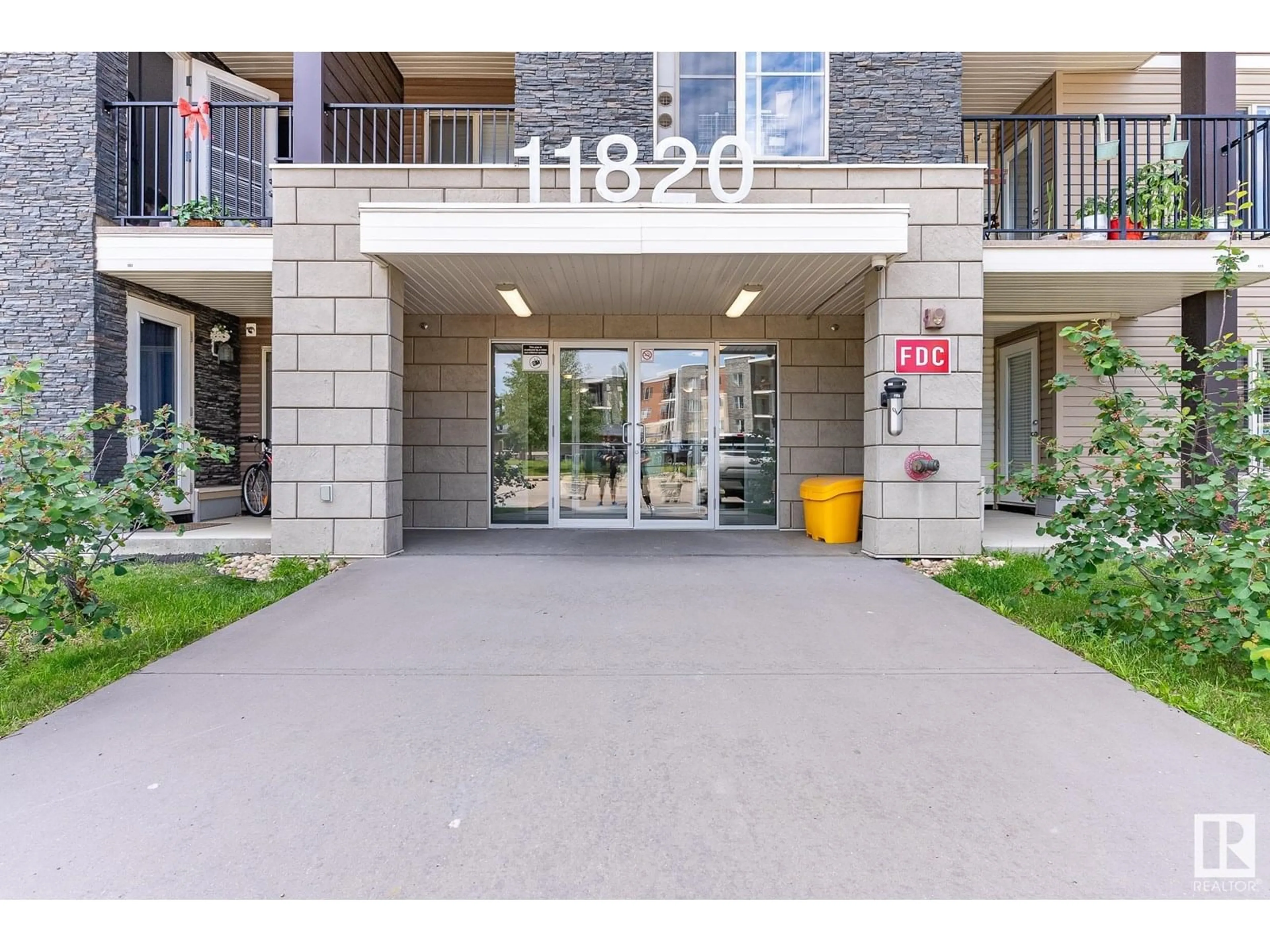 Indoor foyer for #312 - 11820 22 AV, Edmonton Alberta T6W2A2