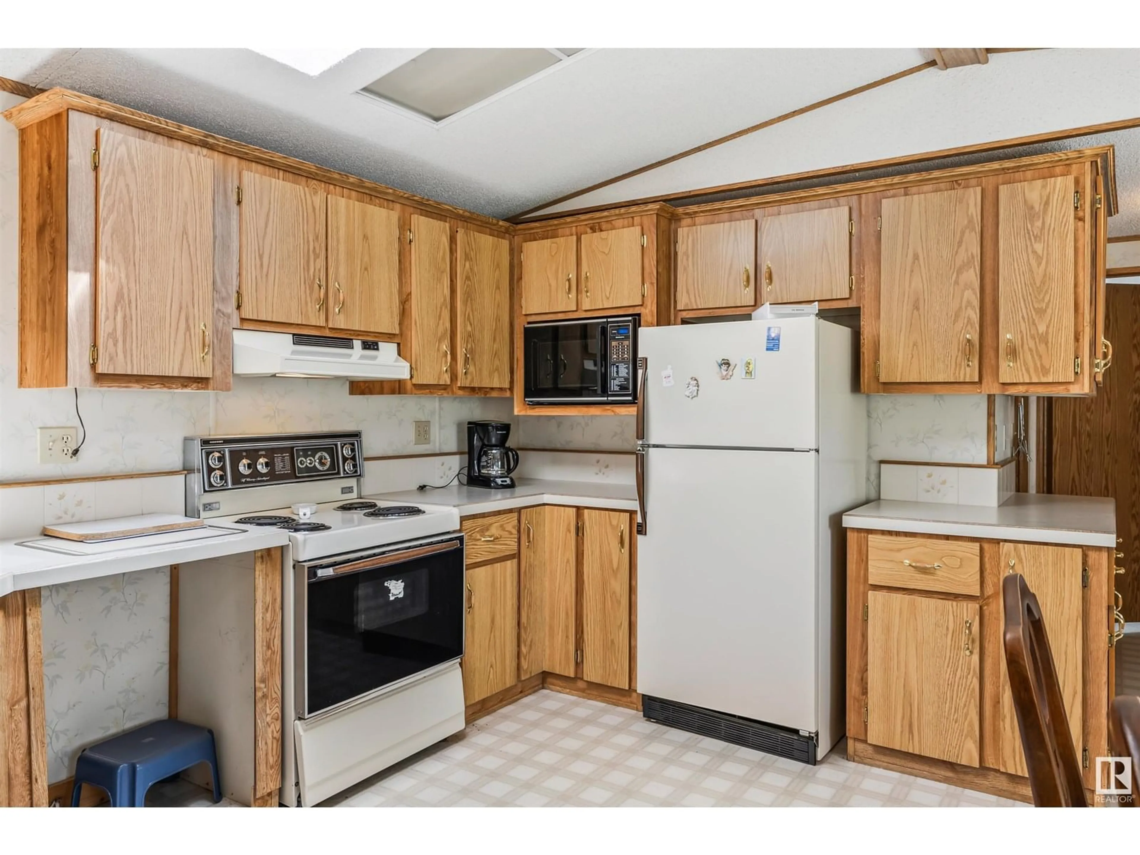 Standard kitchen, unknown for #33 - 59316 RANGE RD 54, Rural Barrhead County Alberta T7N1N3