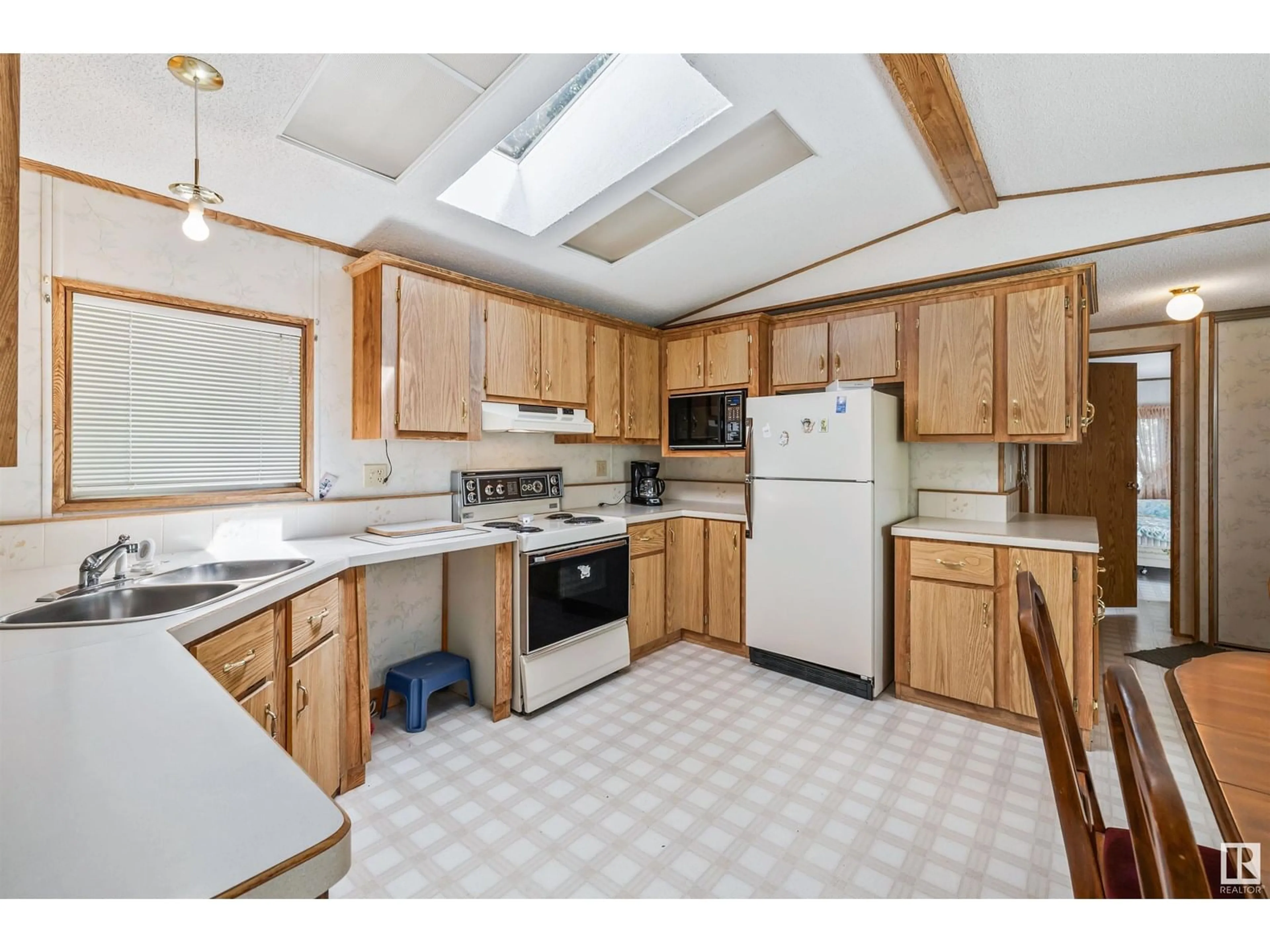 Standard kitchen, unknown for #33 - 59316 RANGE RD 54, Rural Barrhead County Alberta T7N1N3