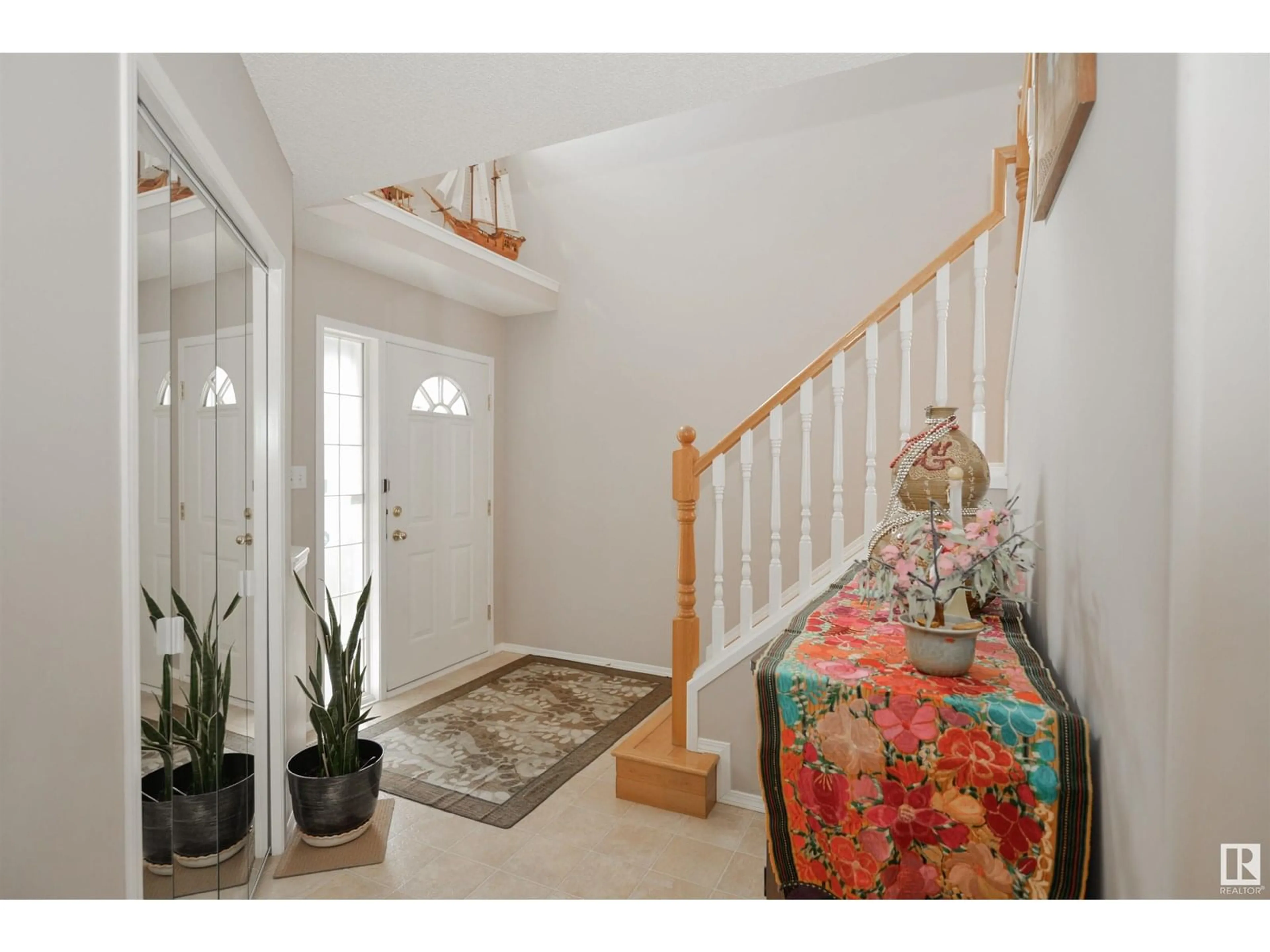 Indoor entryway for 608 BECK CL, Edmonton Alberta T6J6X2