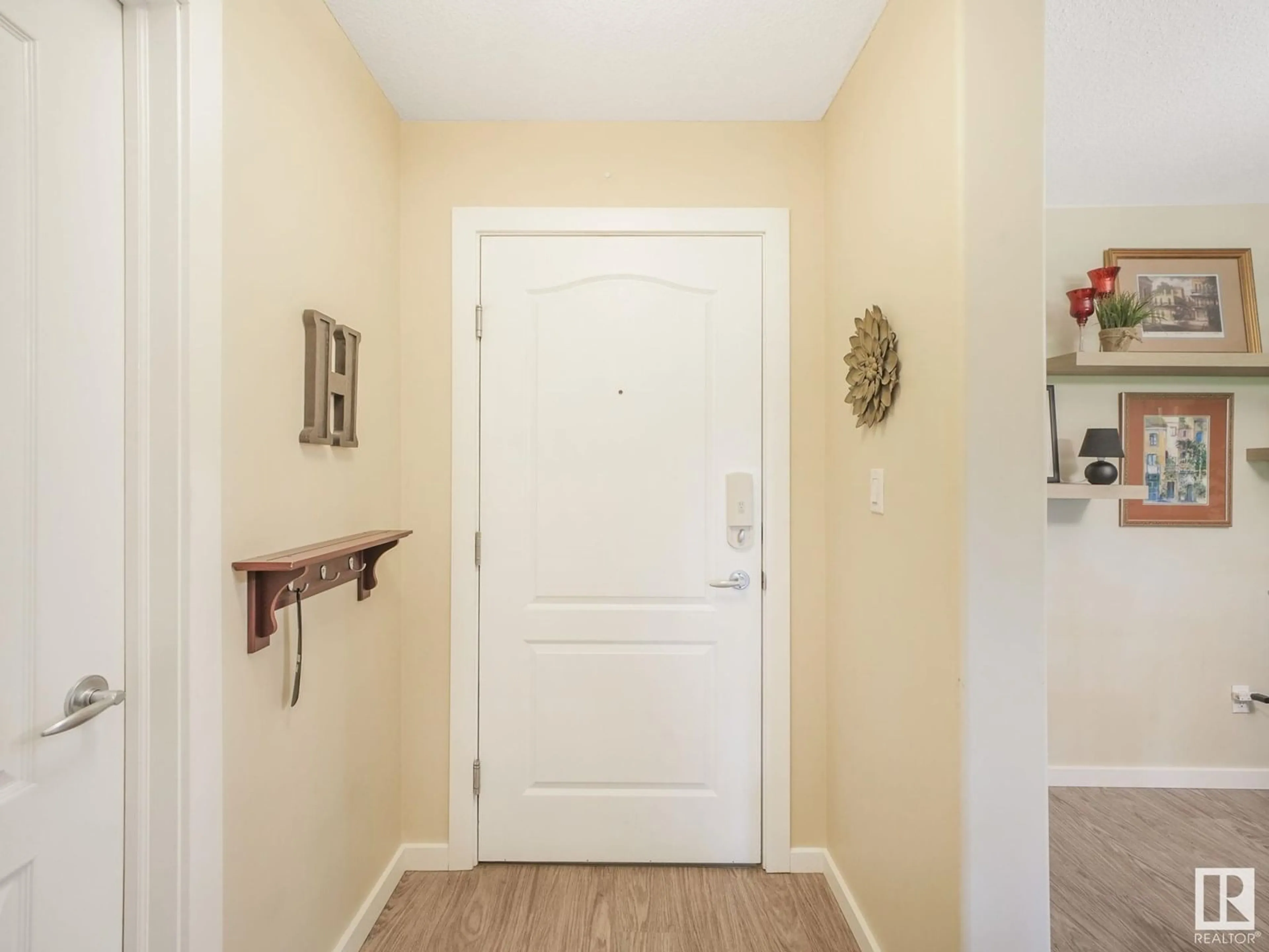Indoor entryway for 278 - 119 SUDER GREENS DR, Edmonton Alberta T5T6V6