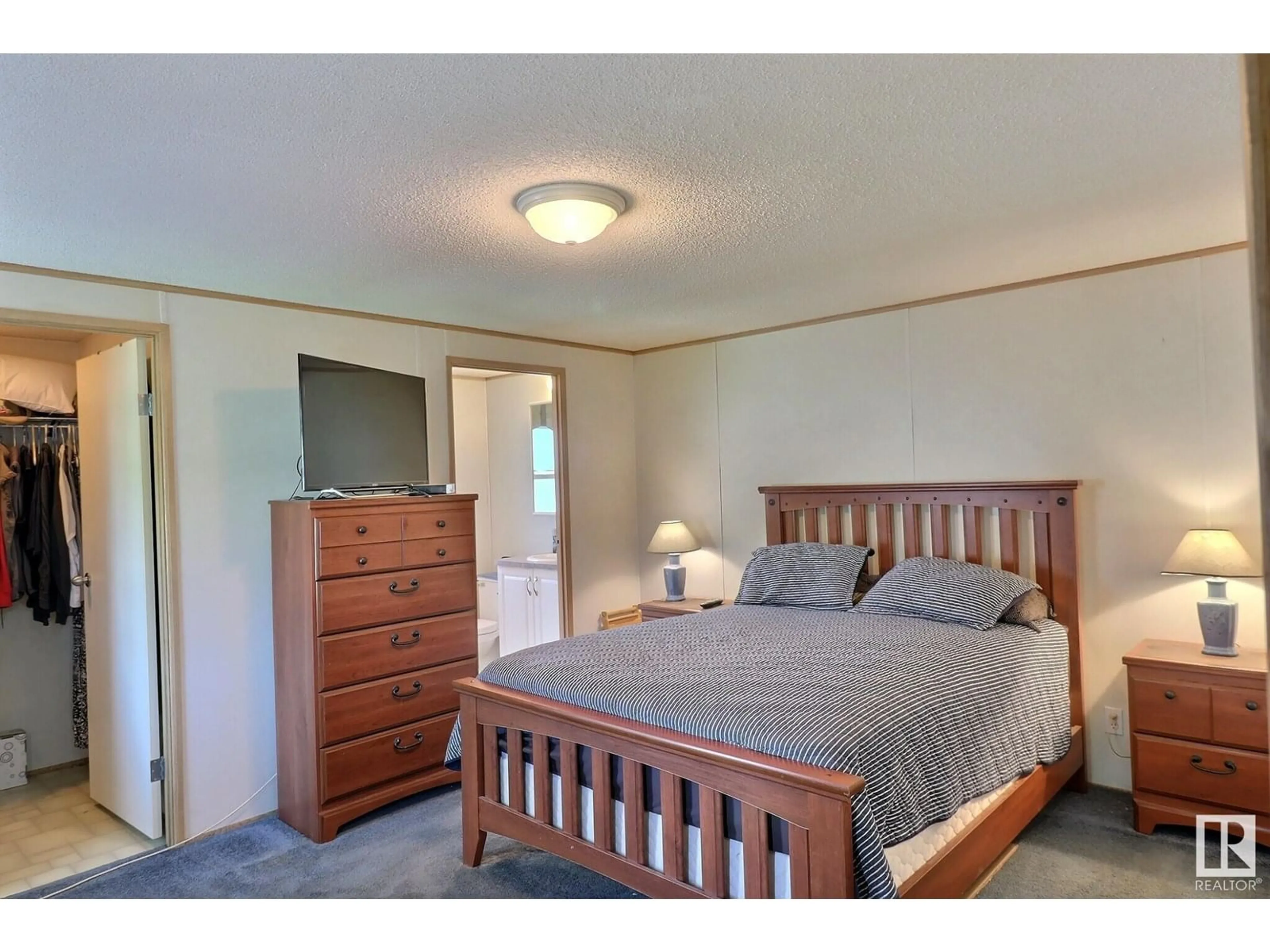 Bedroom with bed, unknown for 308 EVERGREEN PA, Edmonton Alberta T5Y4M2