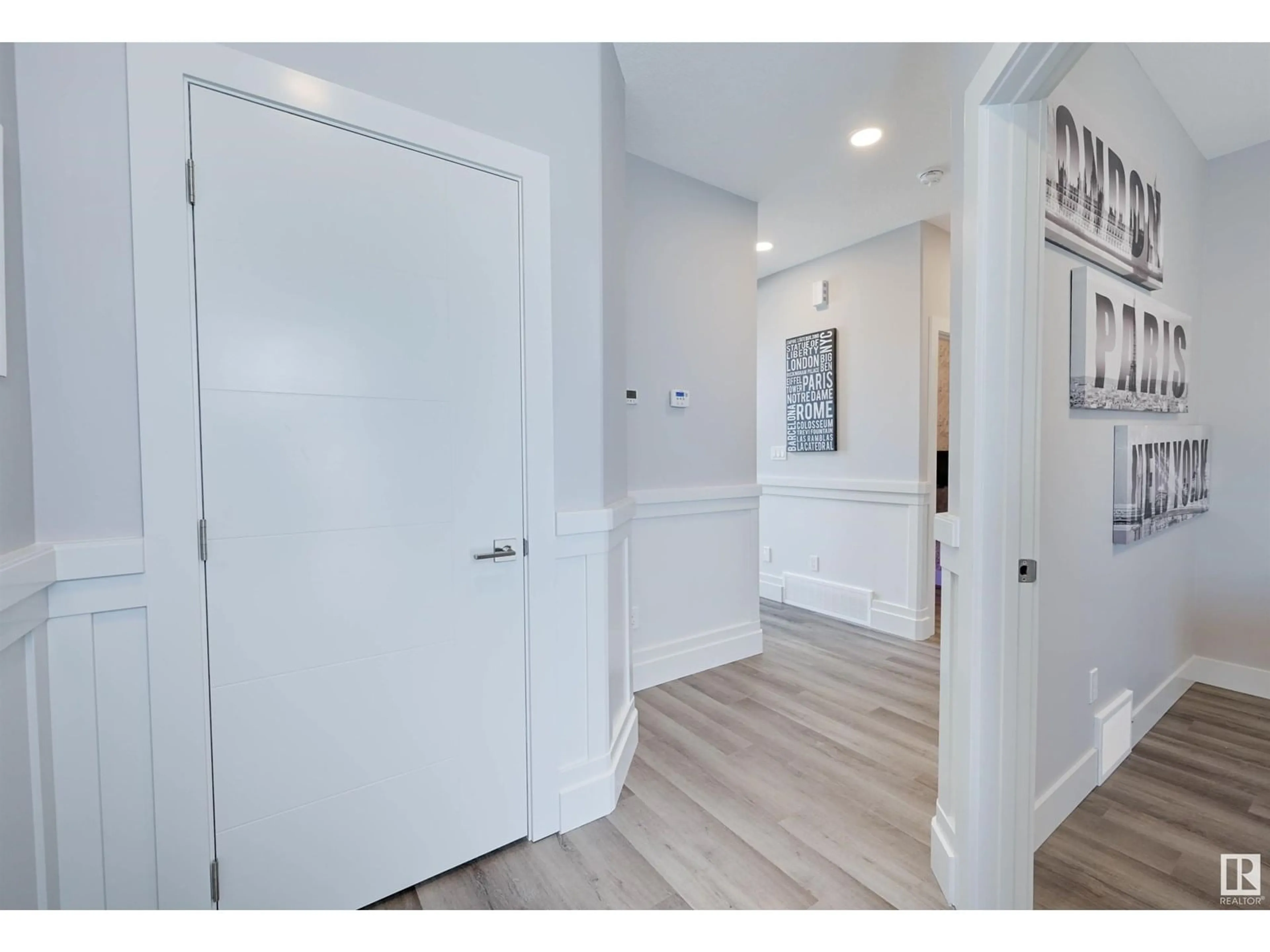Indoor entryway for 1543 SISKIN LINK, Edmonton Alberta T5S0T9