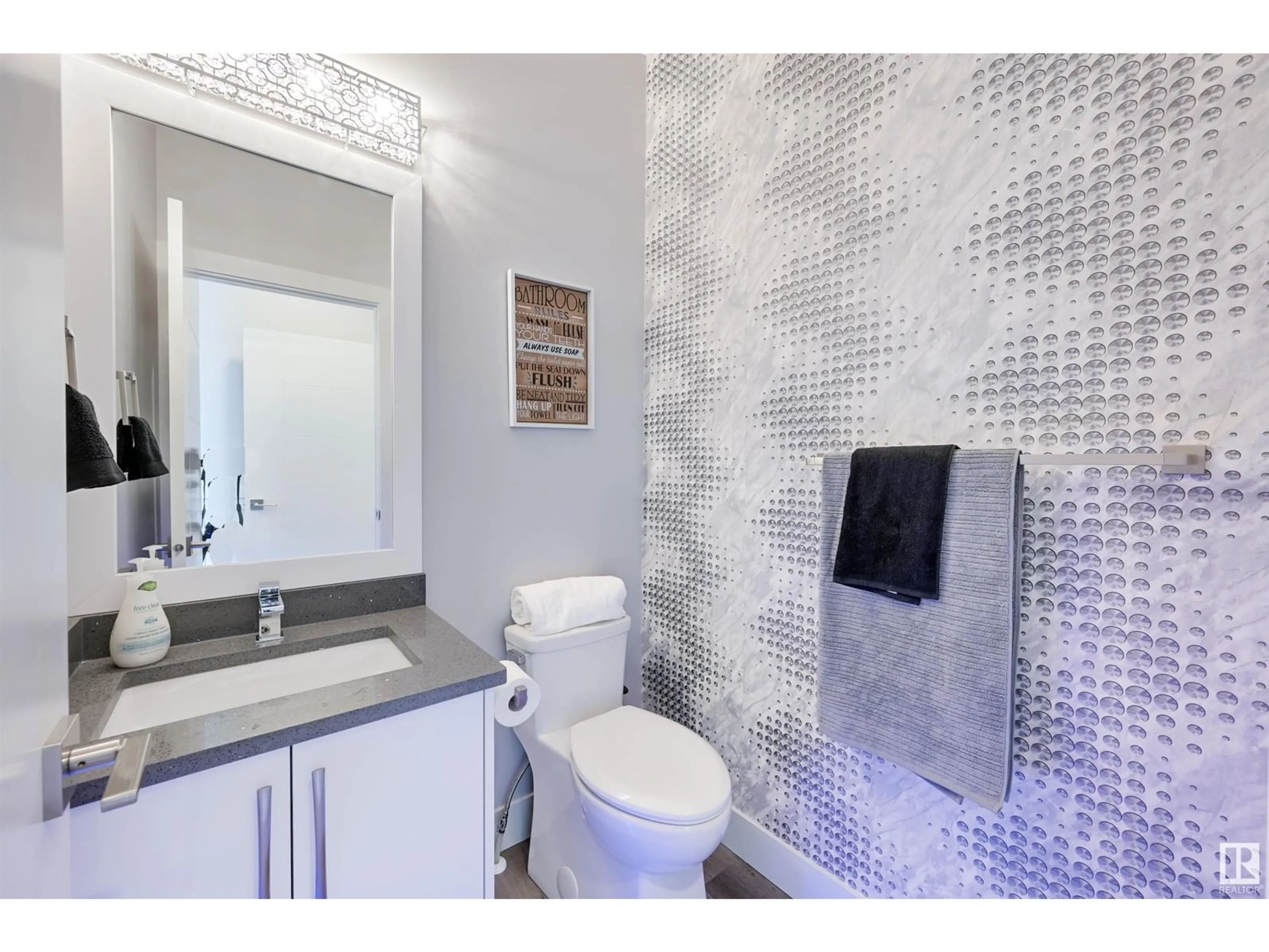 Standard bathroom, ceramic/tile floor for 1543 SISKIN LINK, Edmonton Alberta T5S0T9