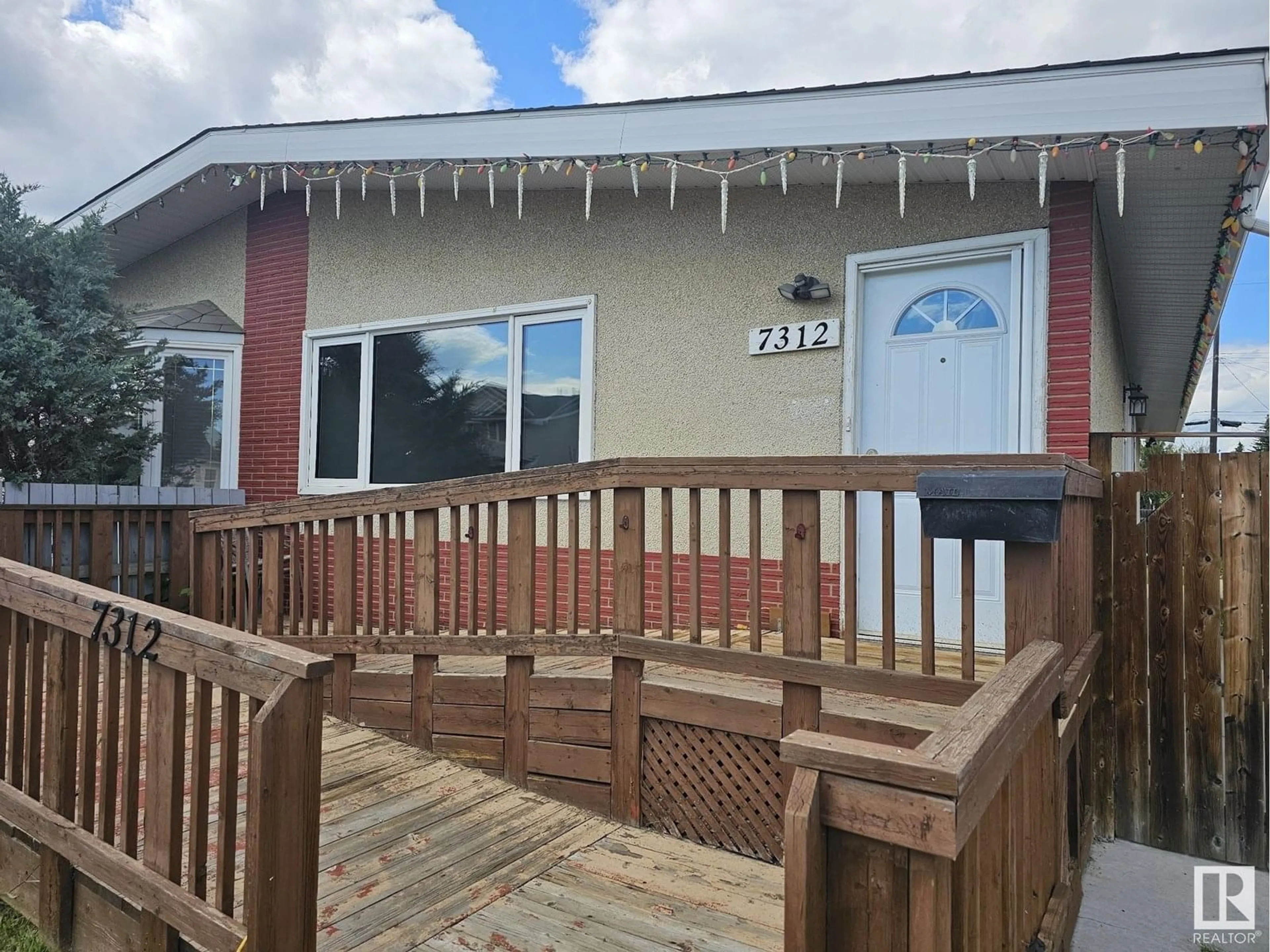 Patio, unknown for 7312 83 AV, Edmonton Alberta T6B0G6