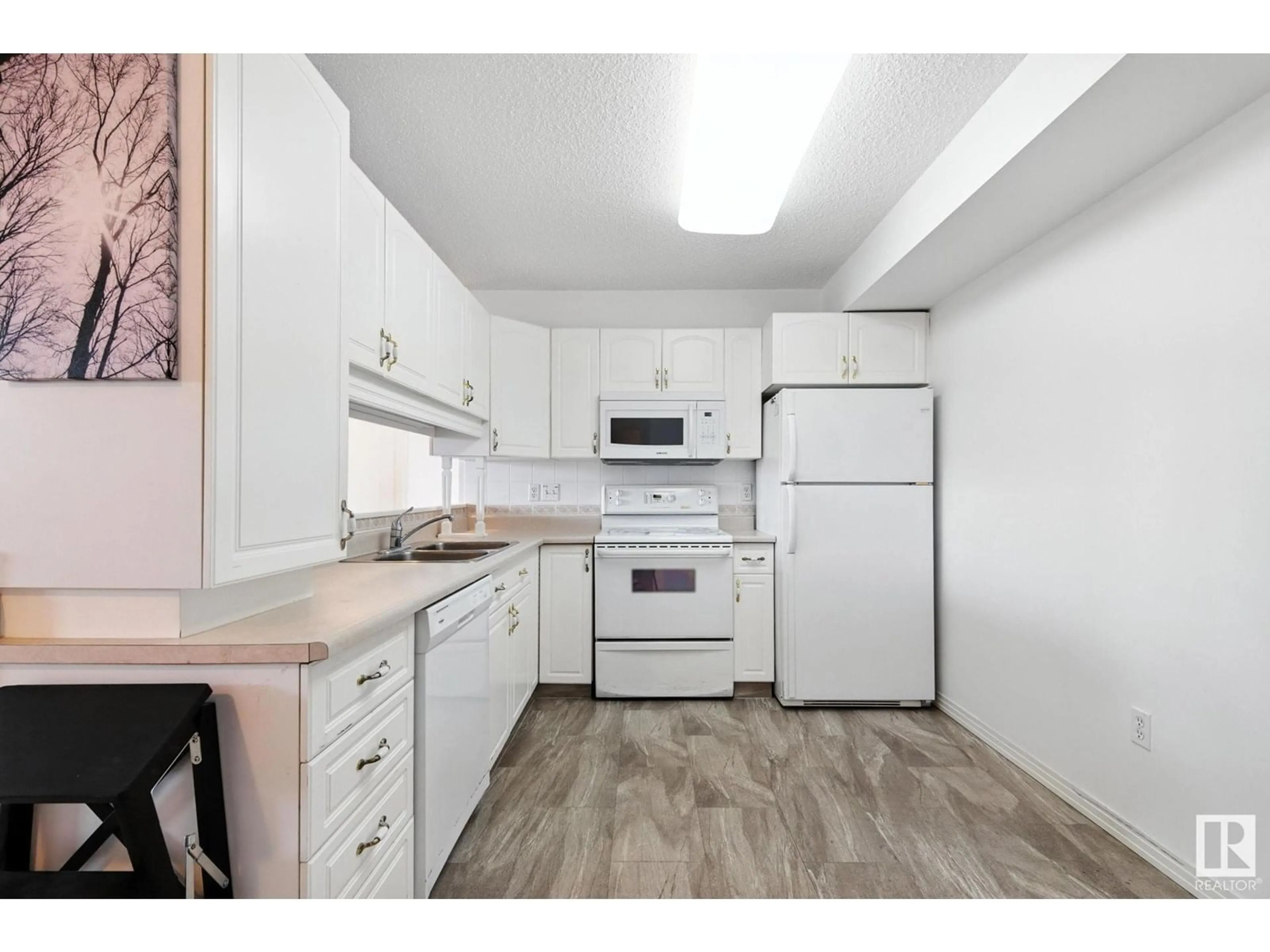 Standard kitchen, unknown for 308 - 17150 94A AV NW, Edmonton Alberta T5T6L7